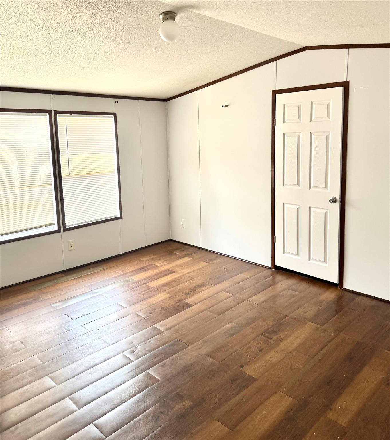 14909 Welcome Ln B Property Photo 3