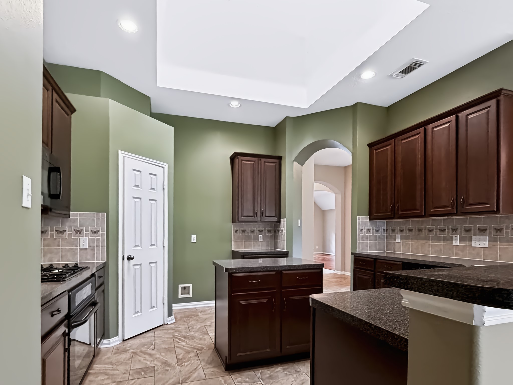 5810 Larch Leaf Lane Property Photo 3