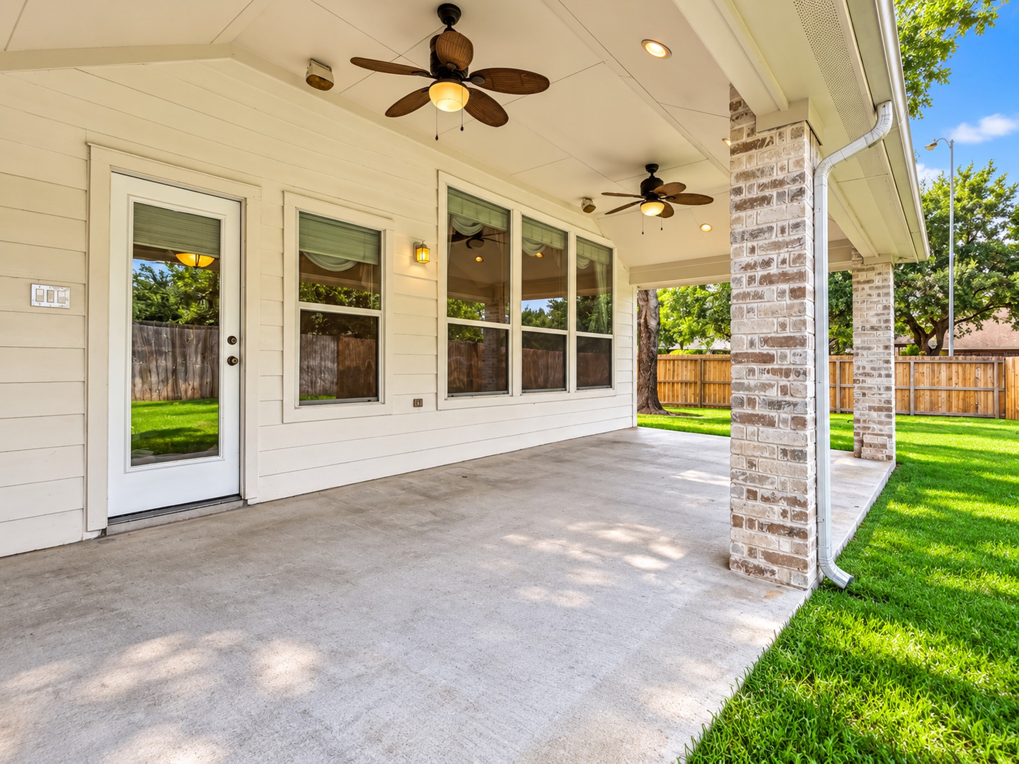 5810 Larch Leaf Lane Property Photo 6
