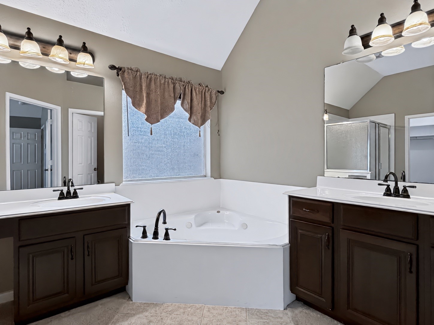 5810 Larch Leaf Lane Property Photo 10