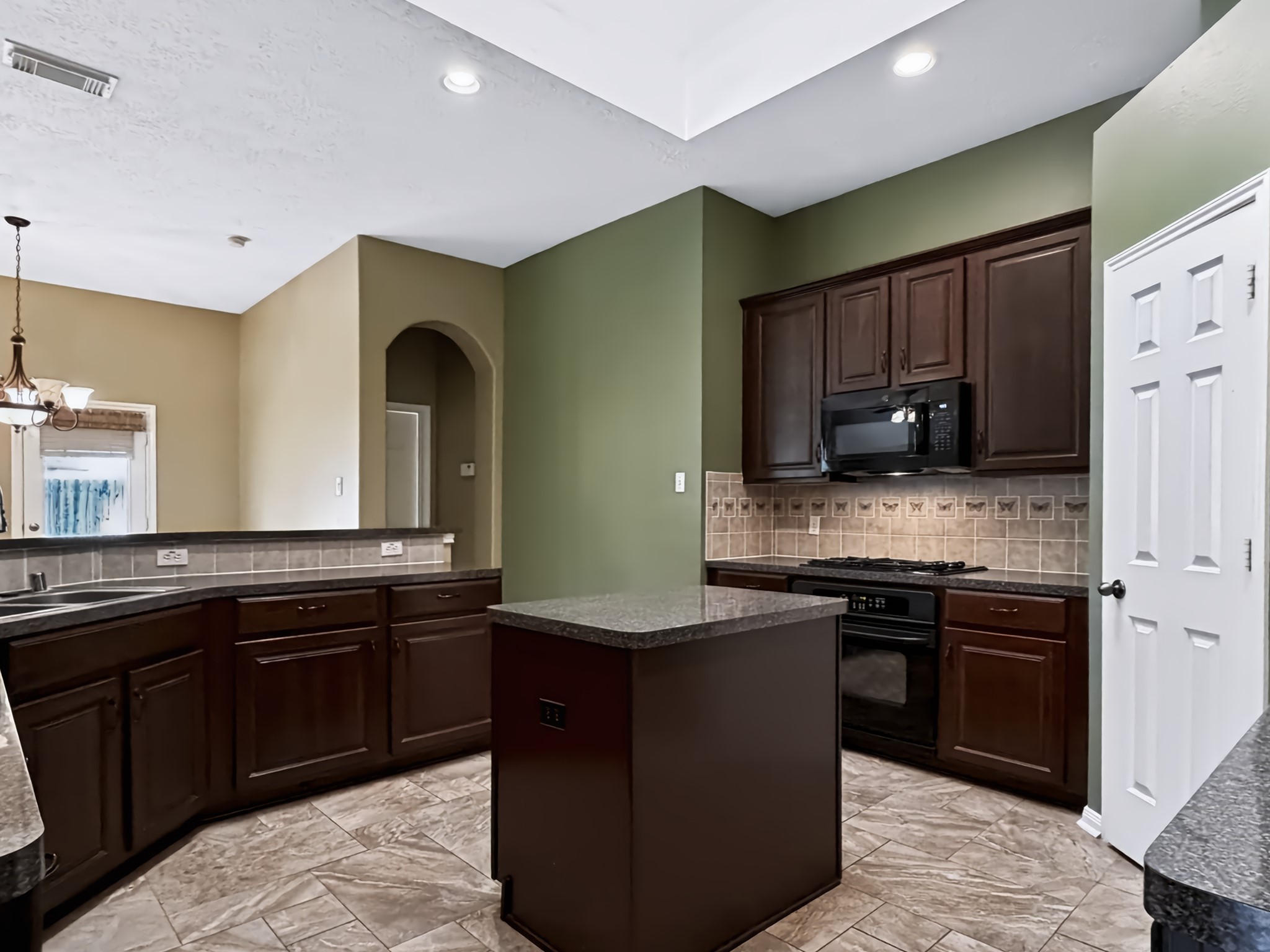 5810 Larch Leaf Lane Property Photo 11