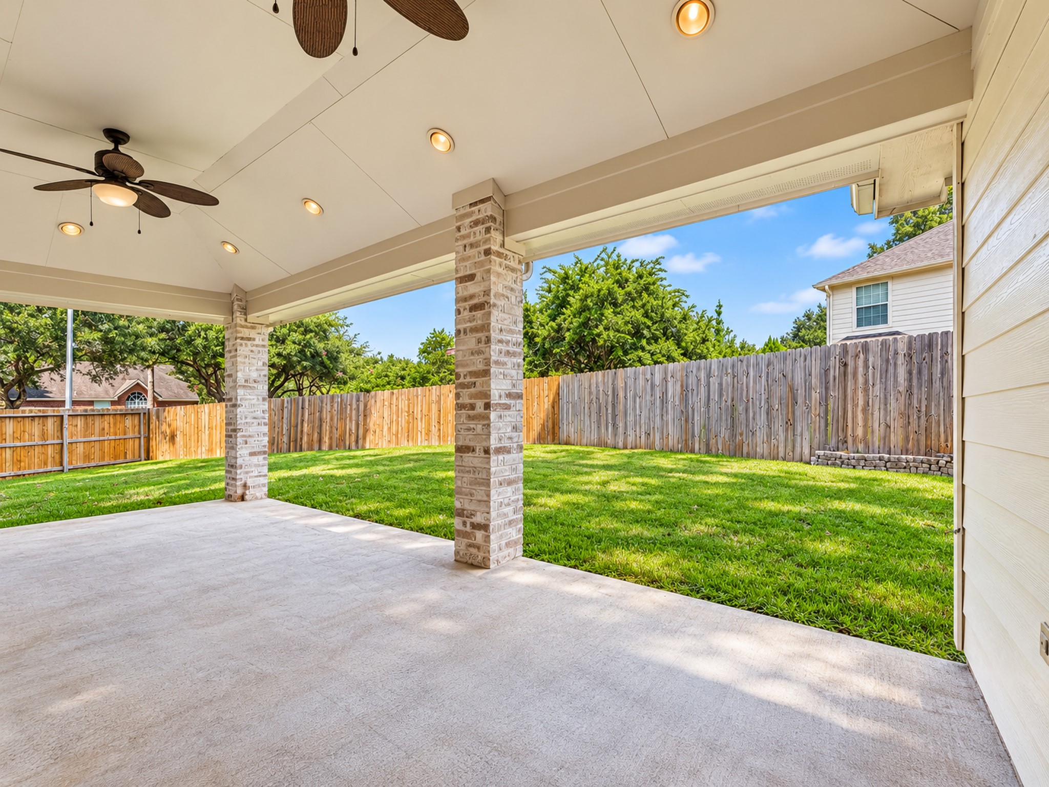 5810 Larch Leaf Lane Property Photo 33