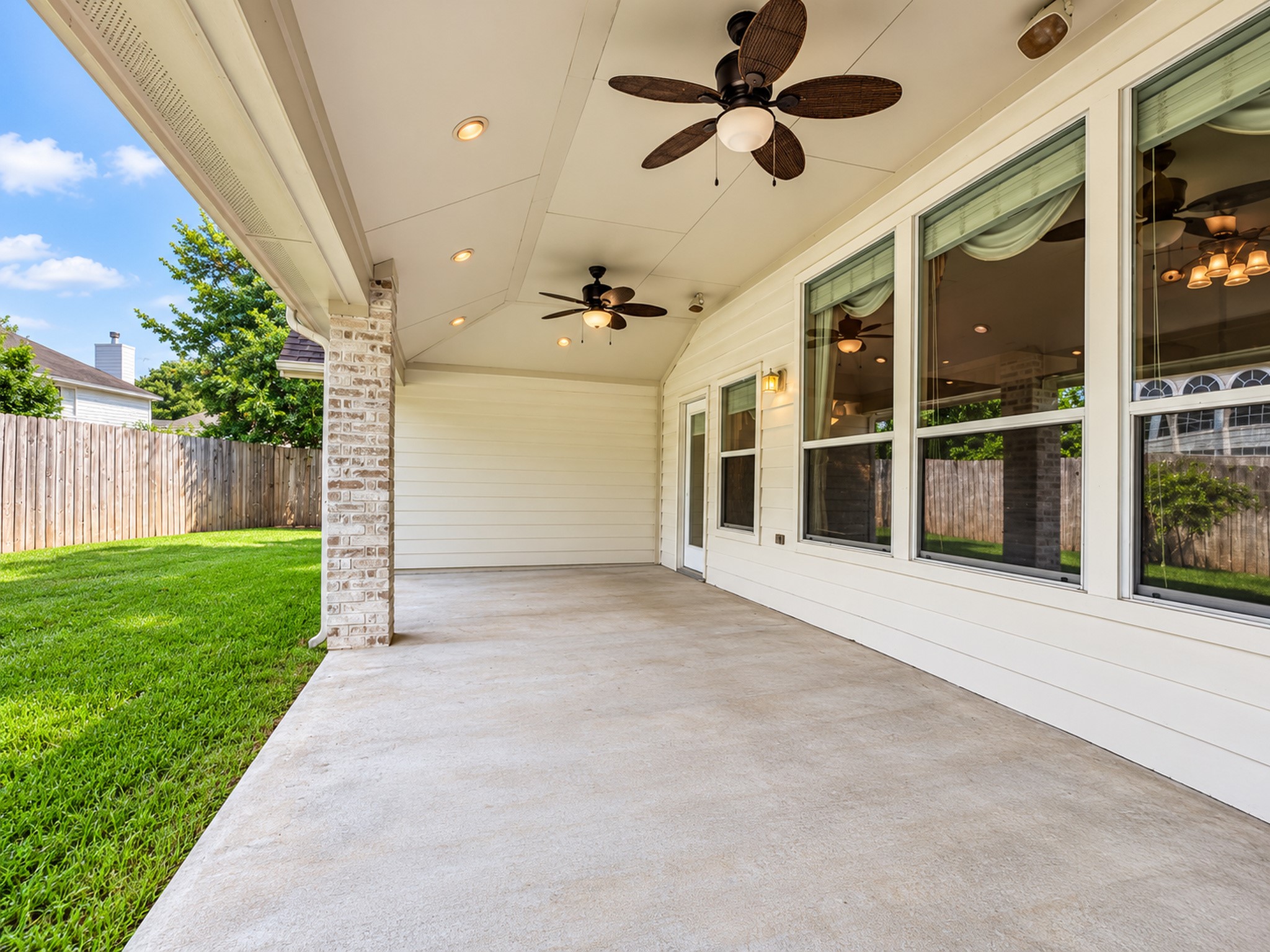 5810 Larch Leaf Lane Property Photo 34