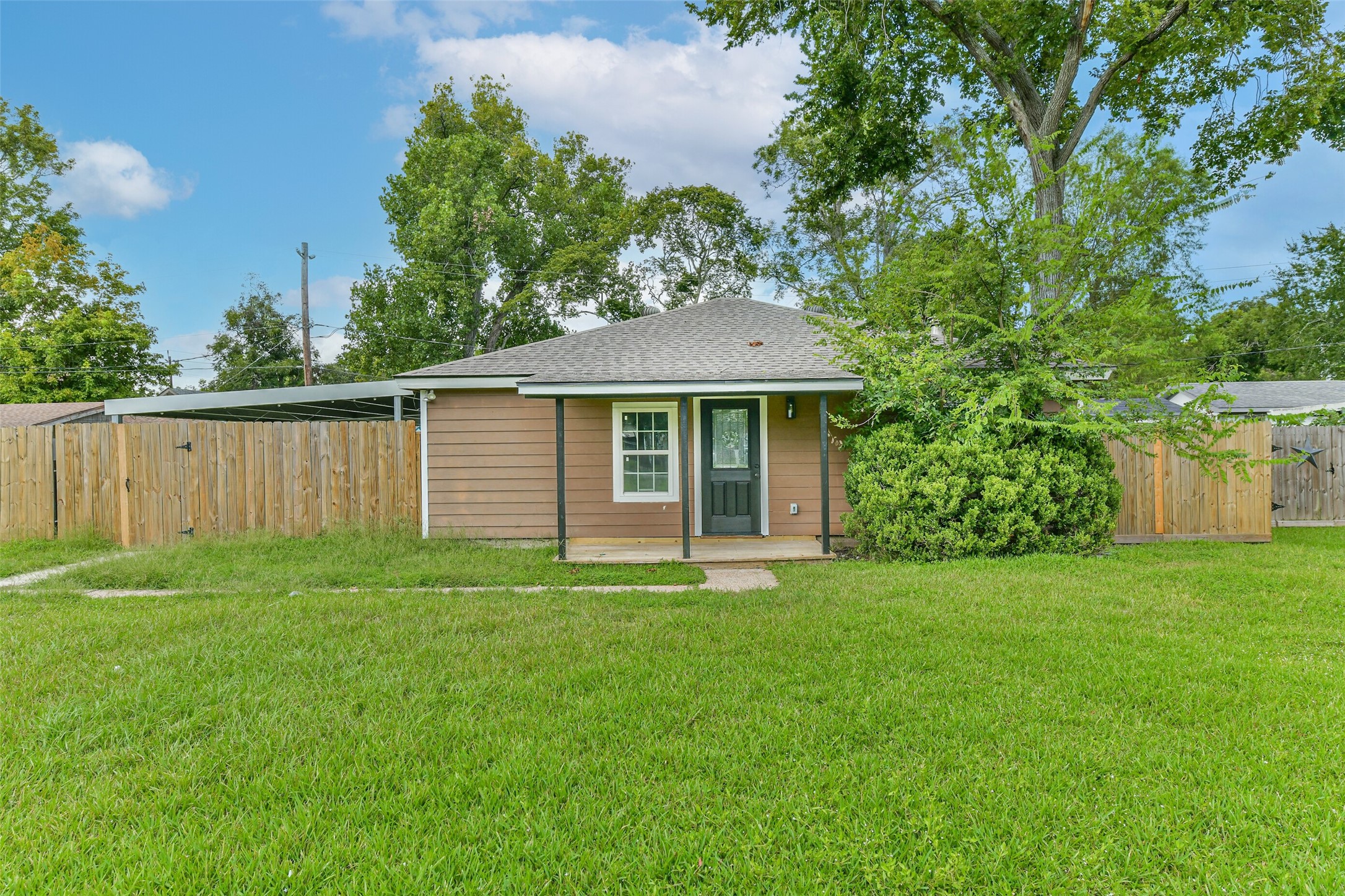 11830 15th Street Property Photo 2