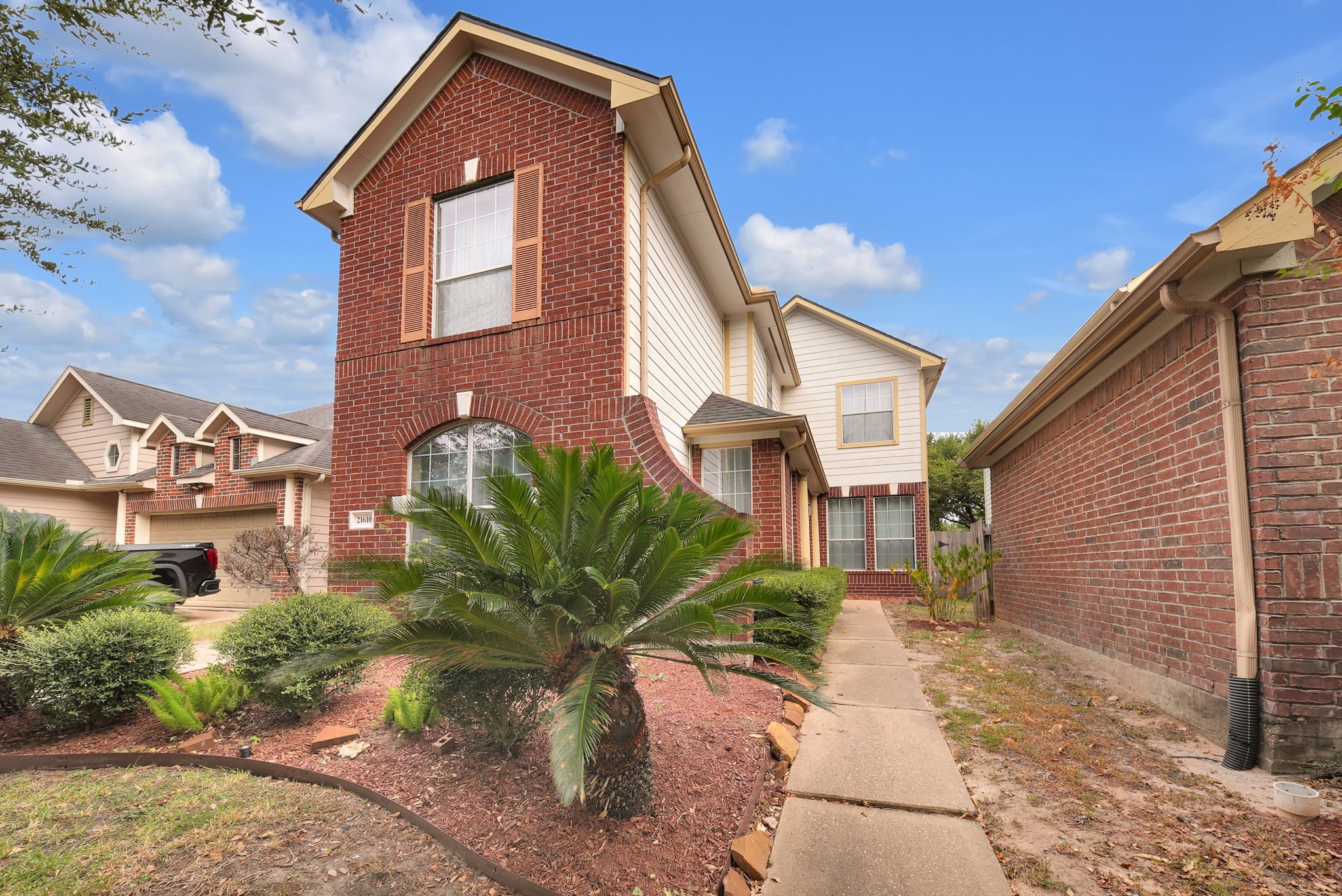 21610 Spring Vine Lane Property Photo 2