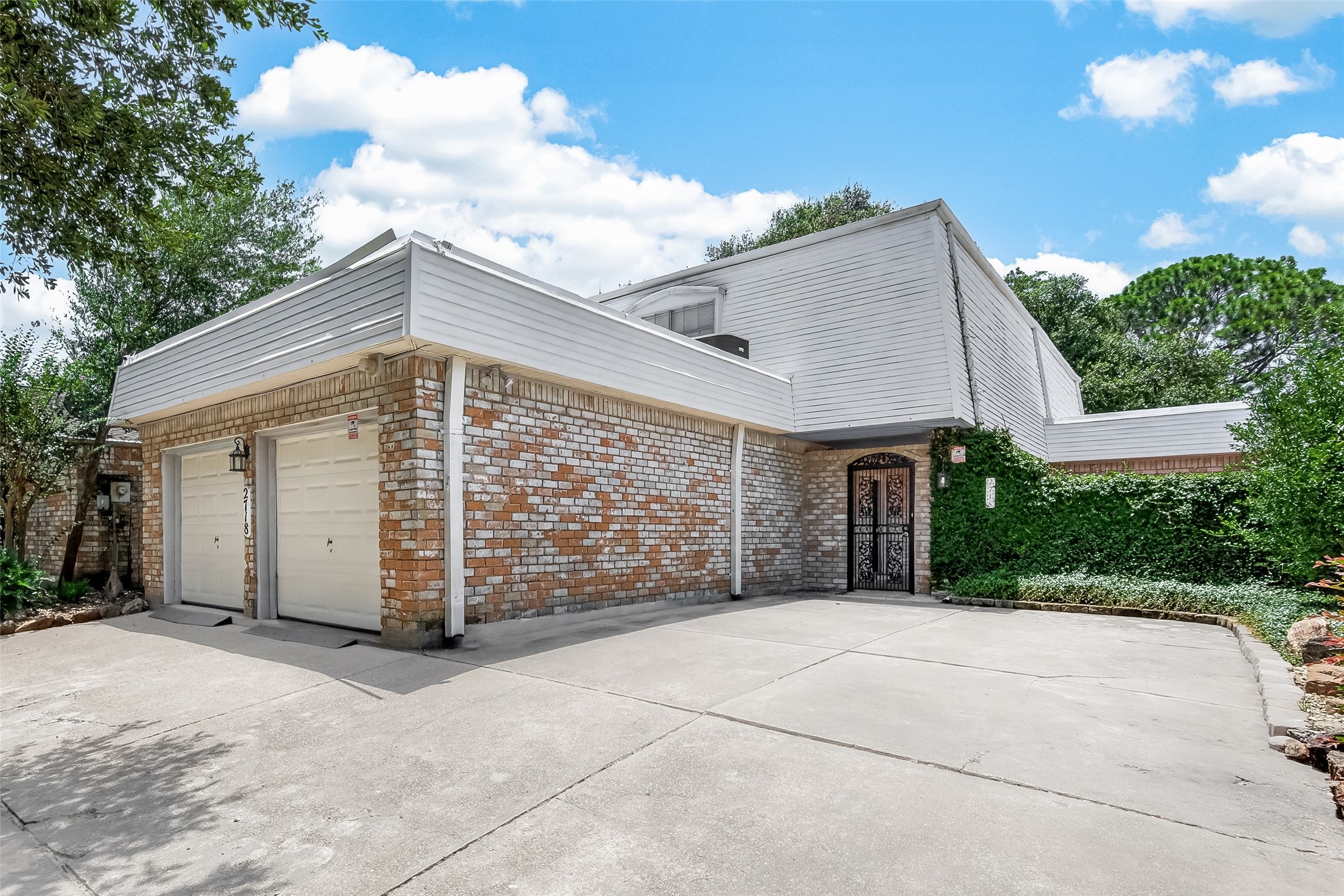 2718 Kissing Camel Court Property Photo 5