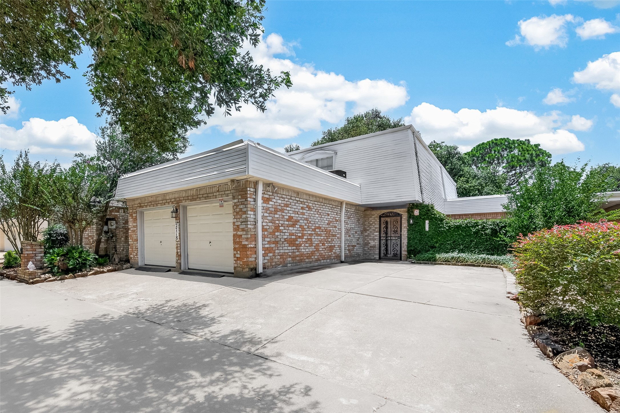 2718 Kissing Camel Court Property Photo 6