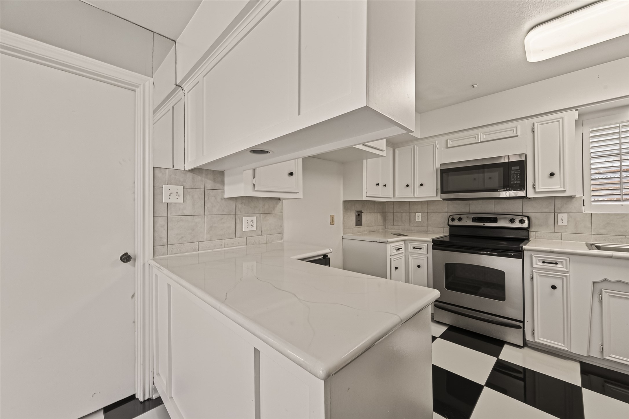 2718 Kissing Camel Court Property Photo 19
