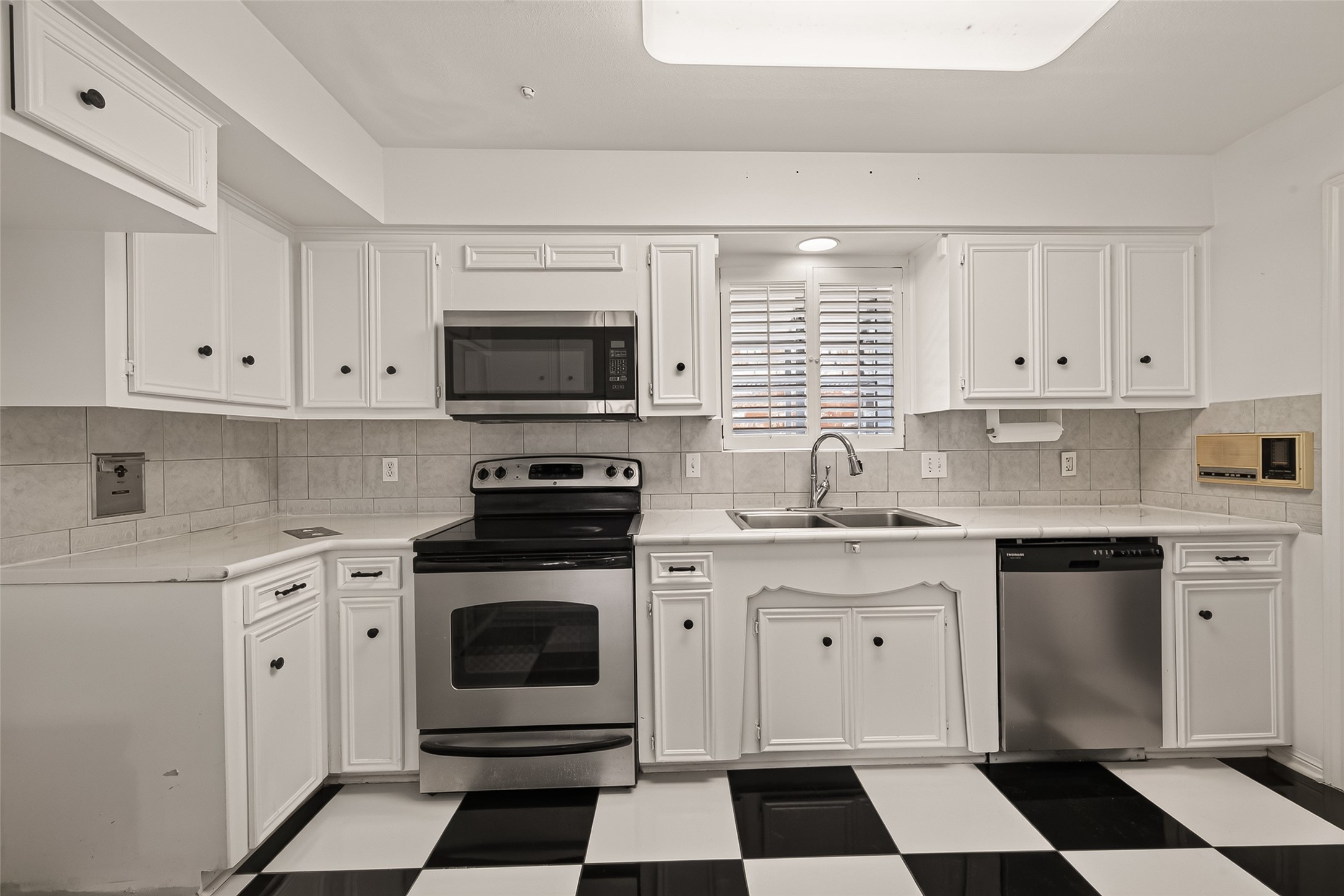 2718 Kissing Camel Court Property Photo 20