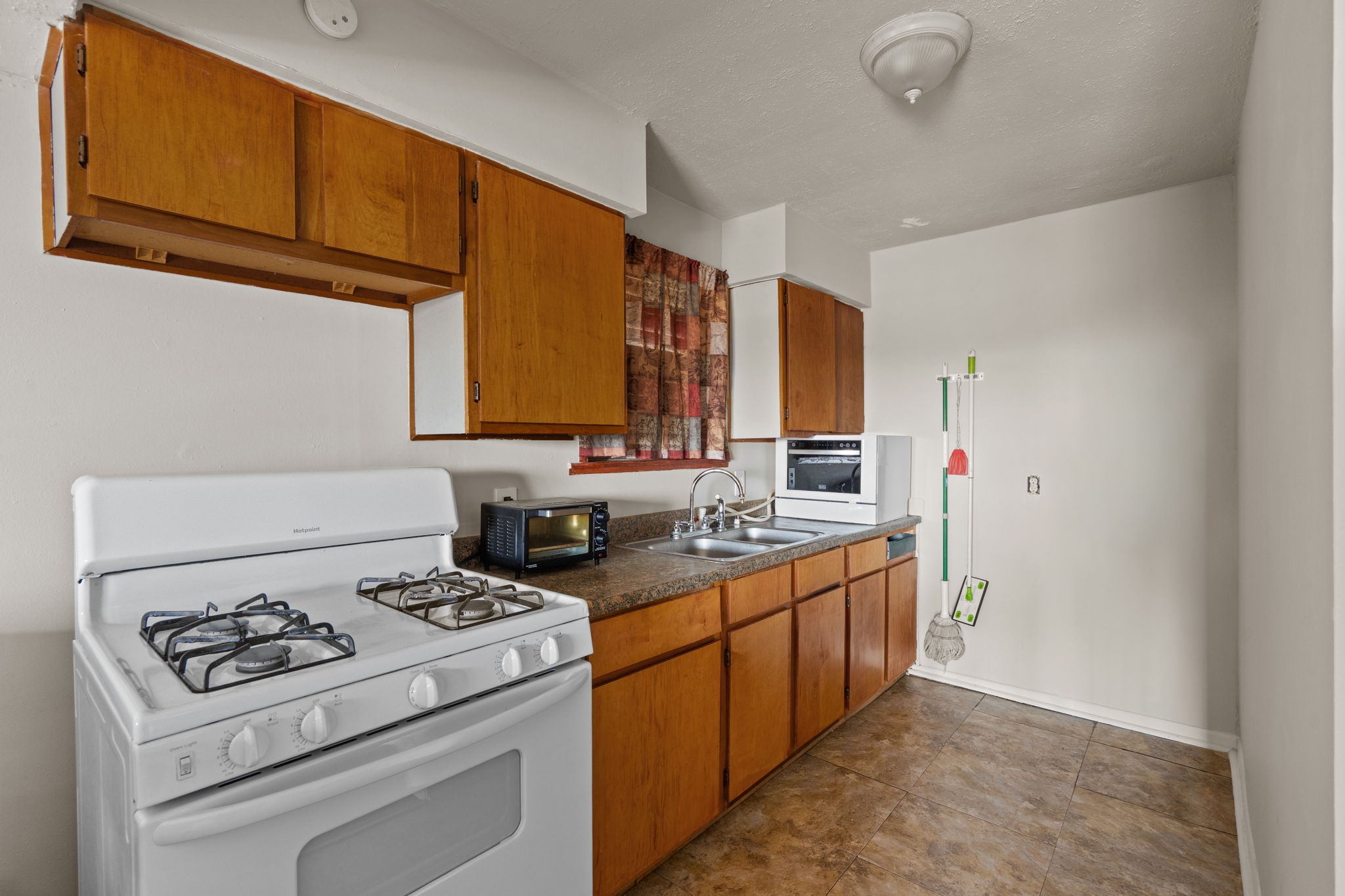 810 93rd Street Property Photo 2