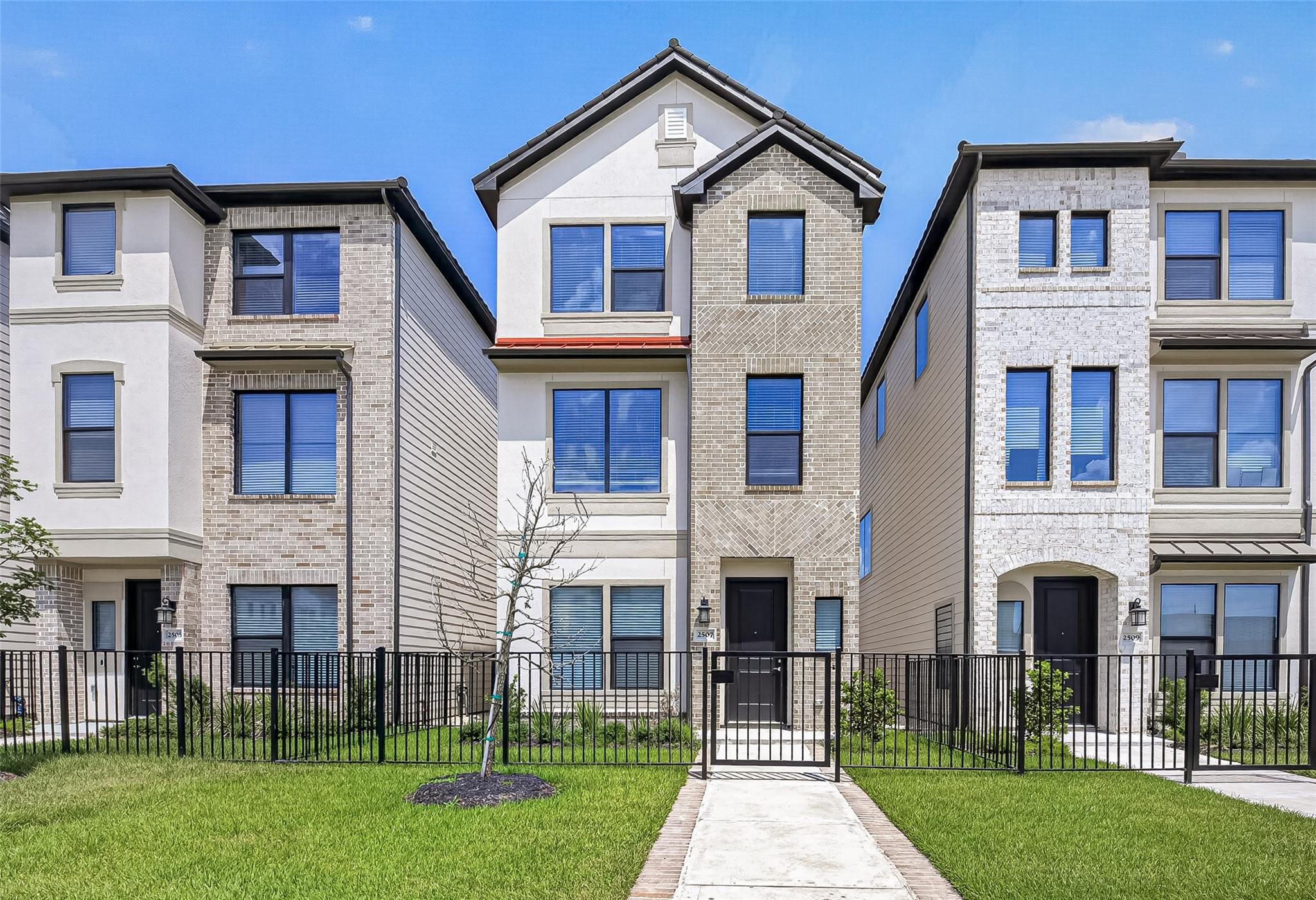 2507 Grey Willow Trail, Houston Tx 77077 Property Photo 1
