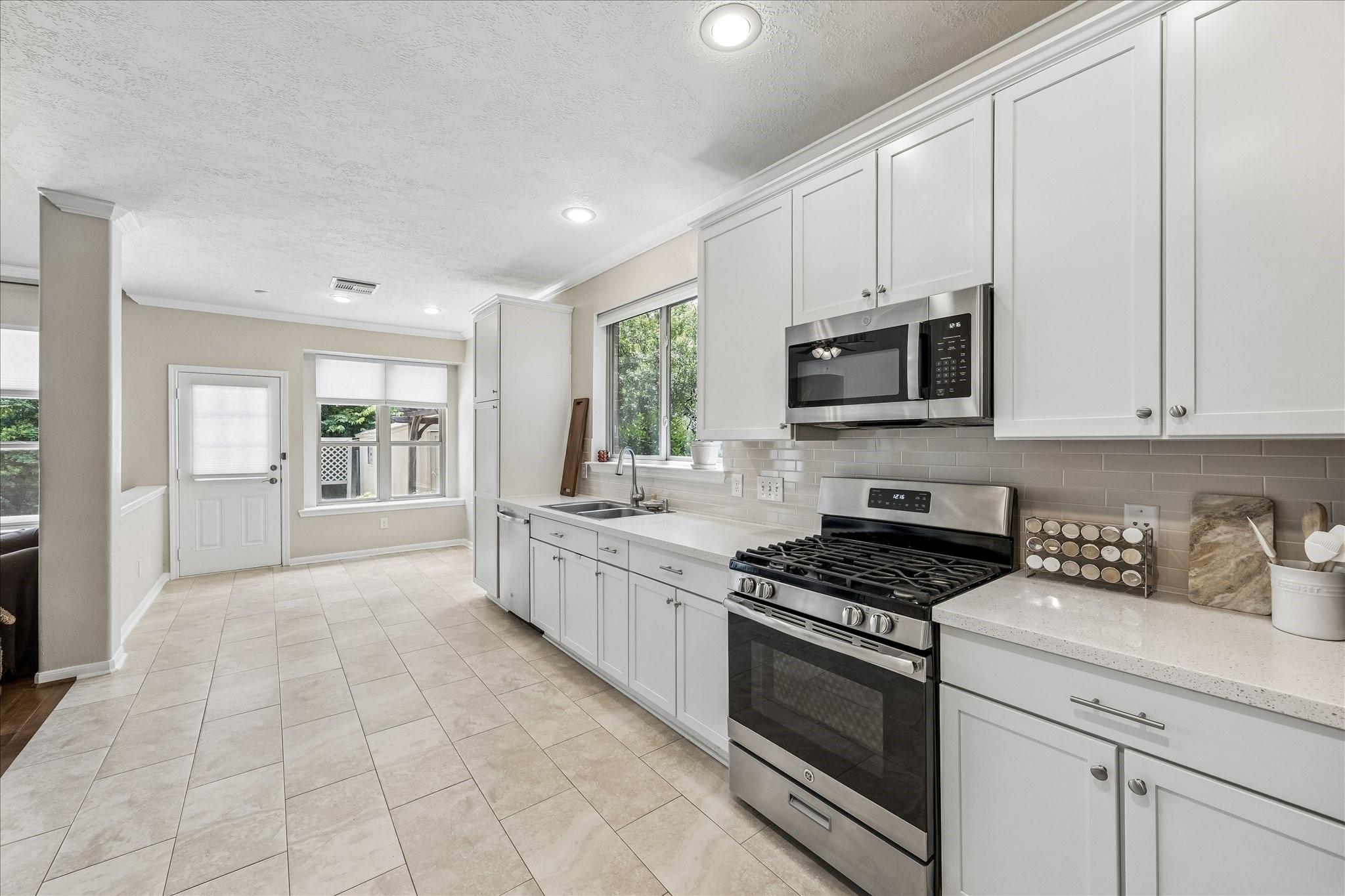 5811 Walkabout Way Property Photo 8