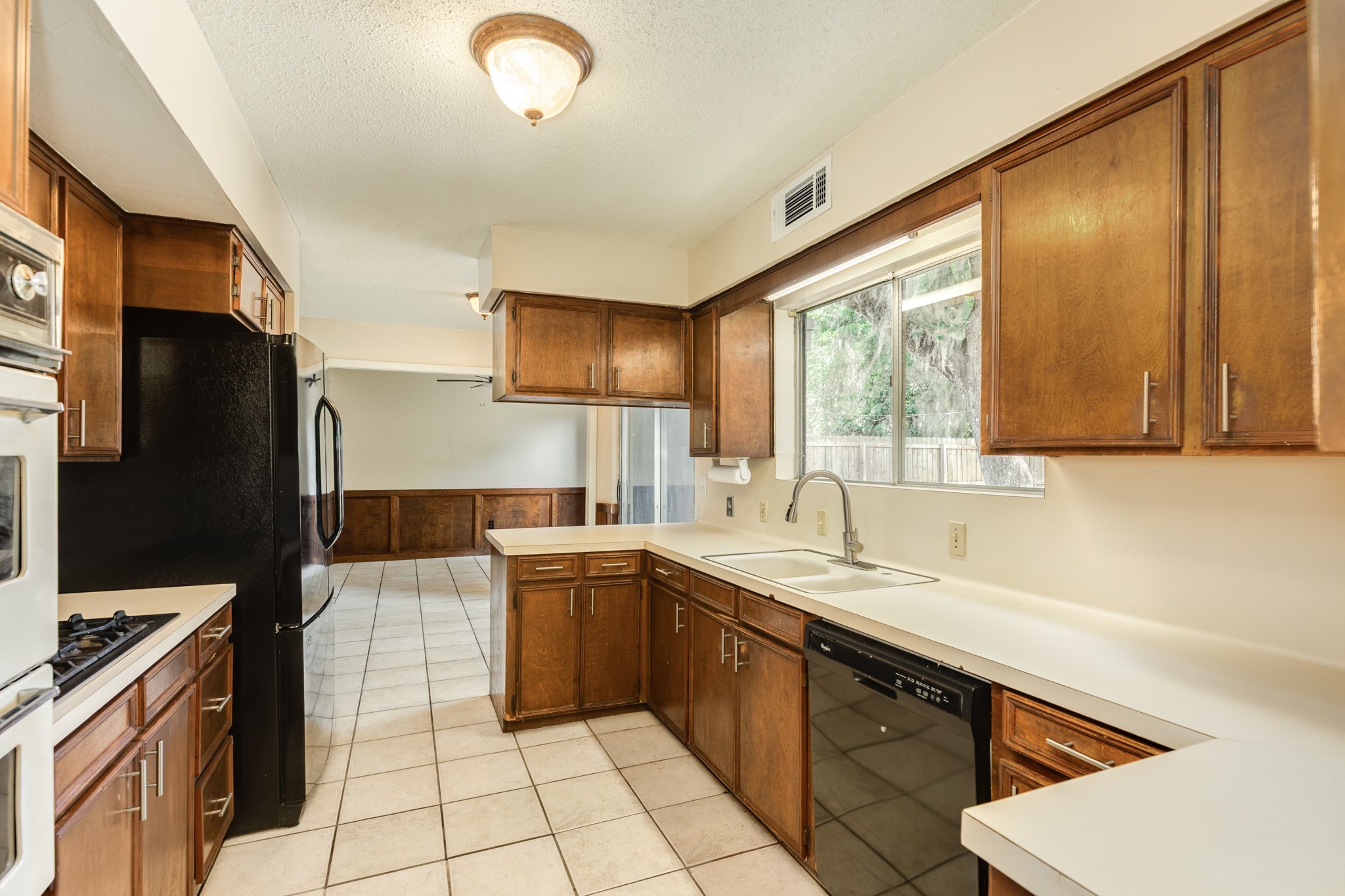 2219 River Oaks Drive Property Photo 23