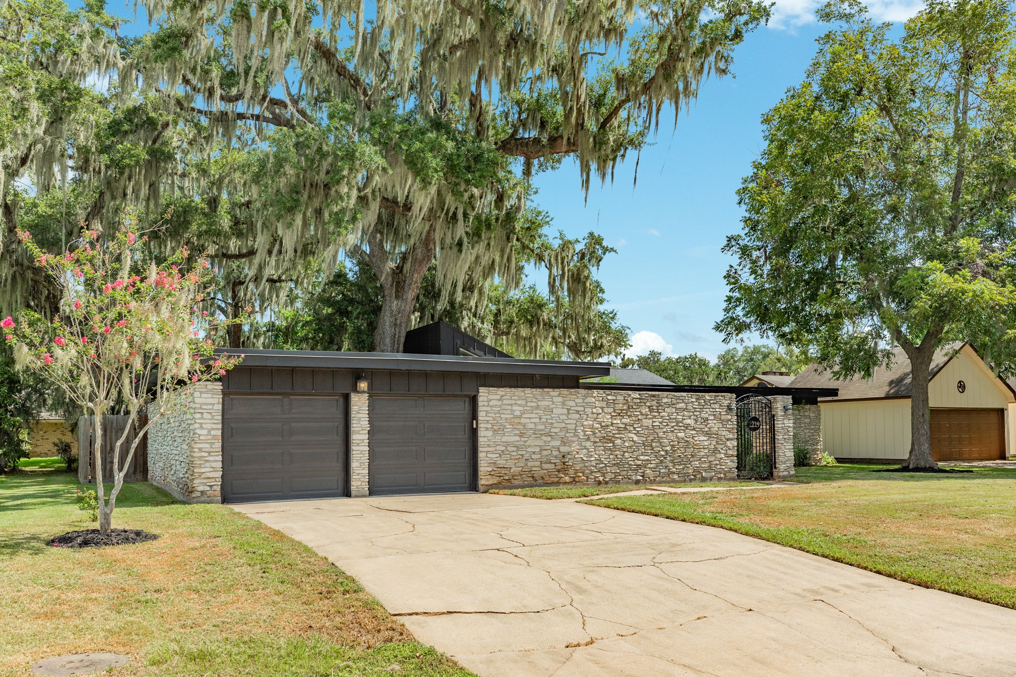 2219 River Oaks Drive Property Photo 39