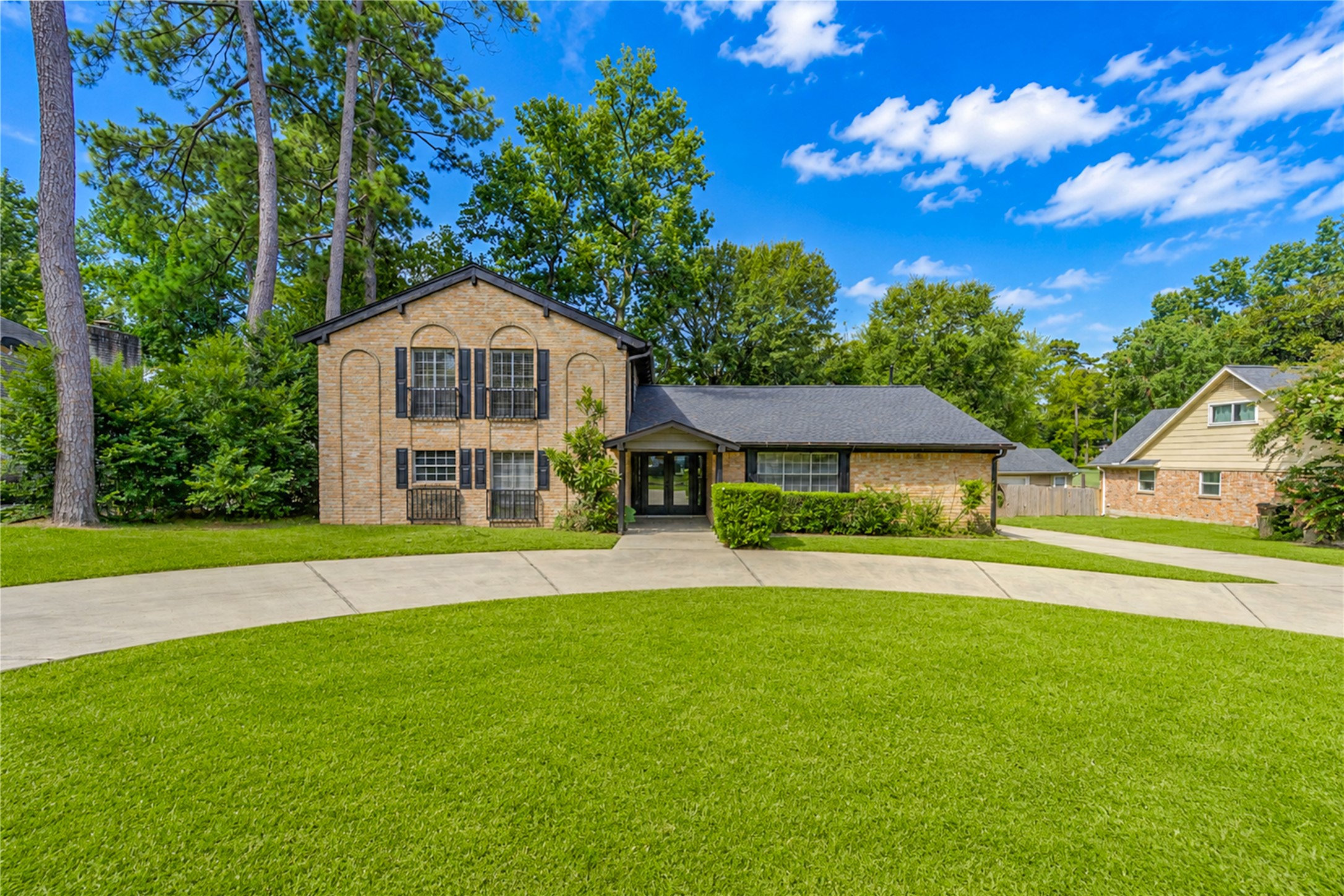 814 Stone Mountain Drive Property Photo 1