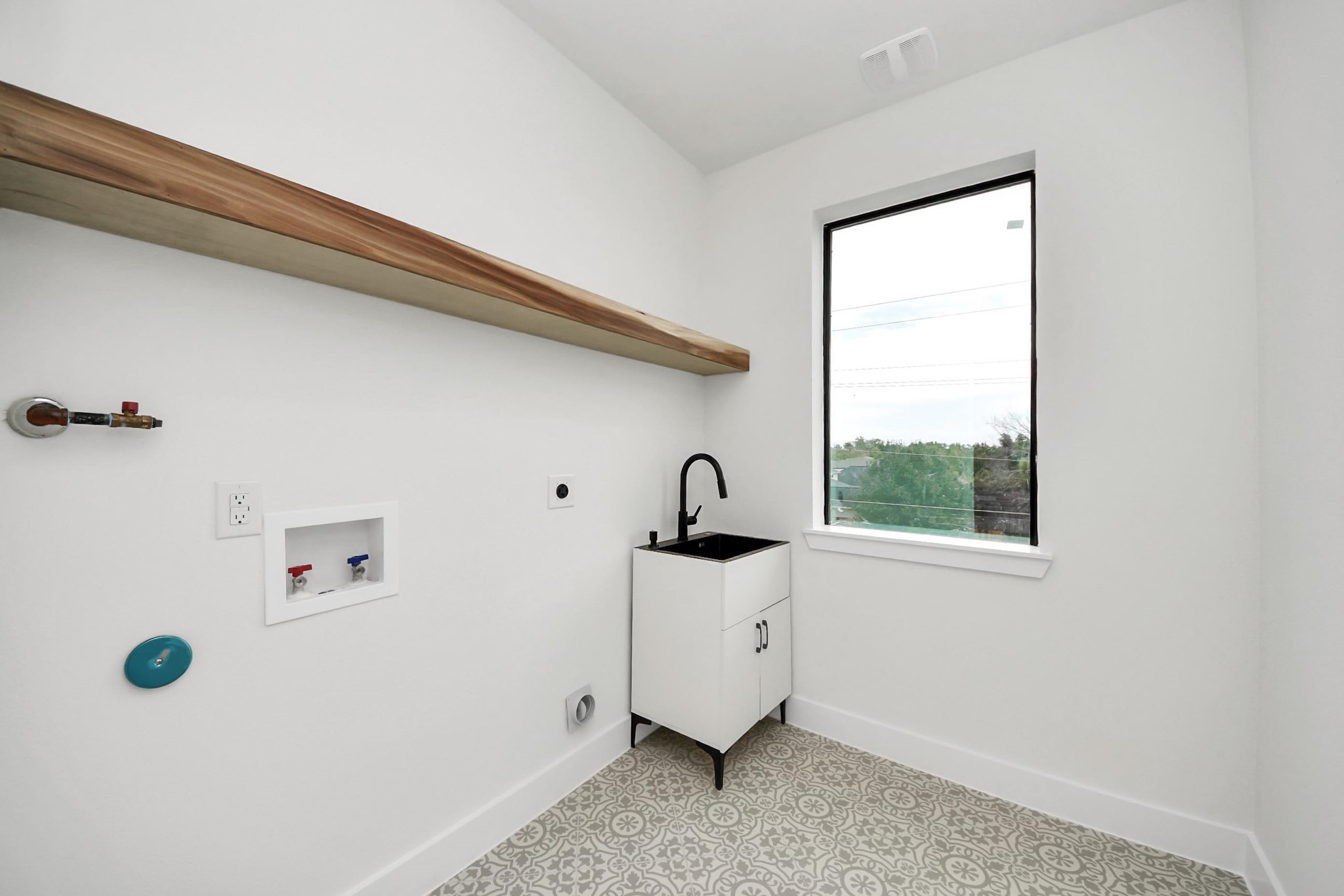 9022 Ferdinand Street Property Photo 17
