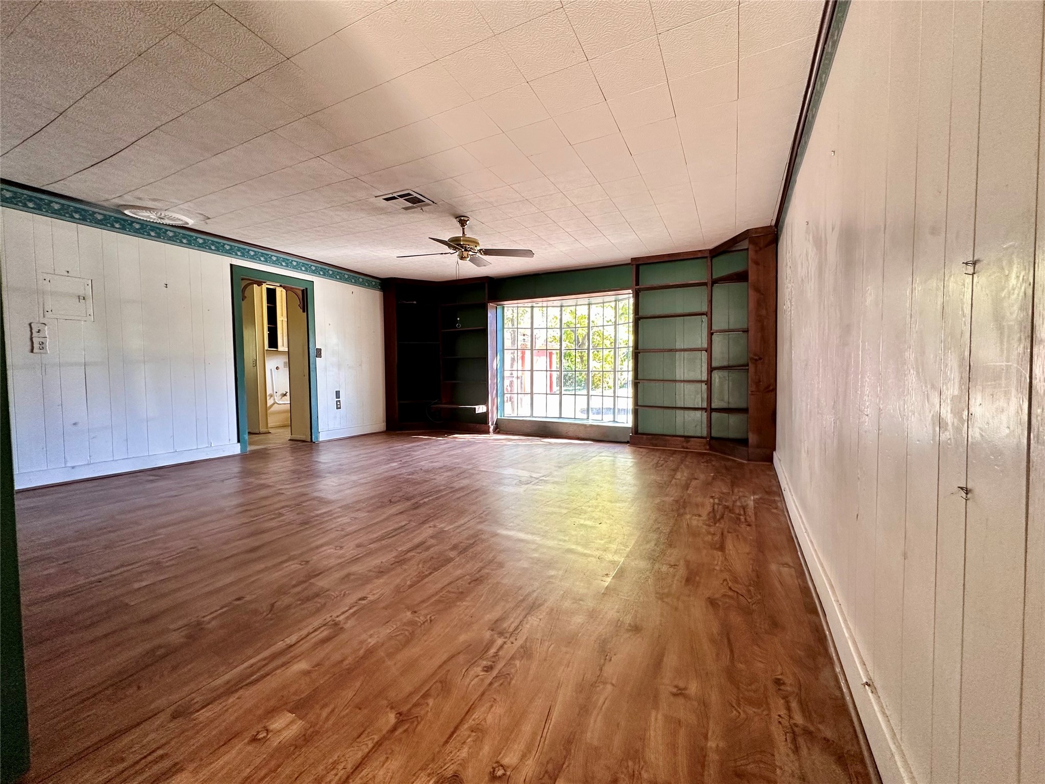 300 Holly Drive Property Photo 6