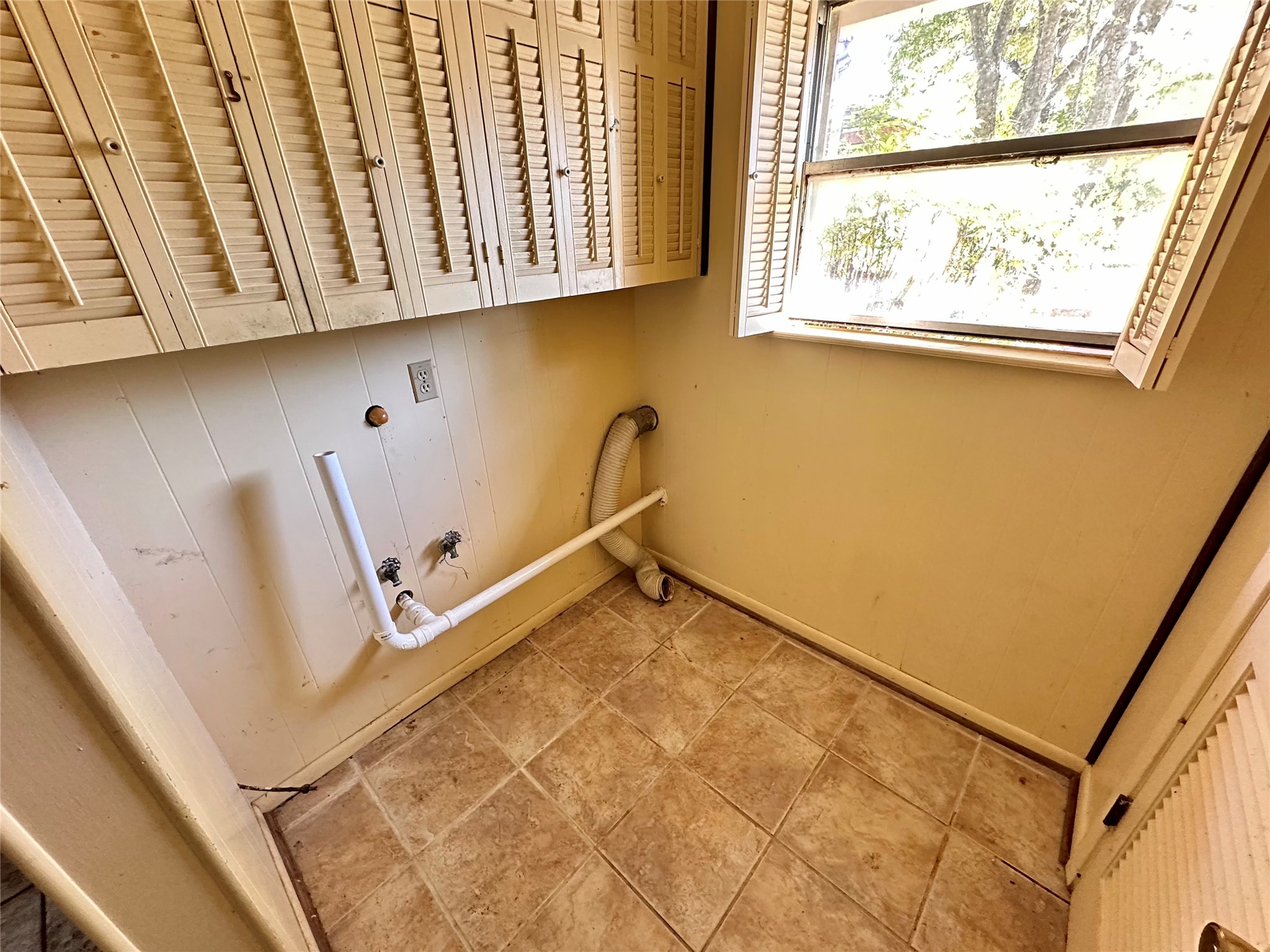 300 Holly Drive Property Photo 8