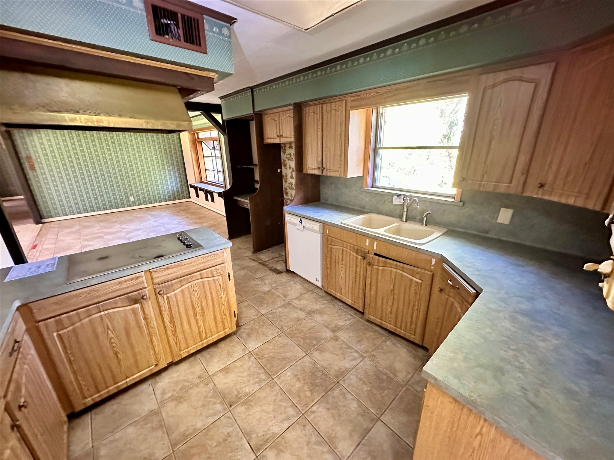 300 Holly Drive Property Photo 11