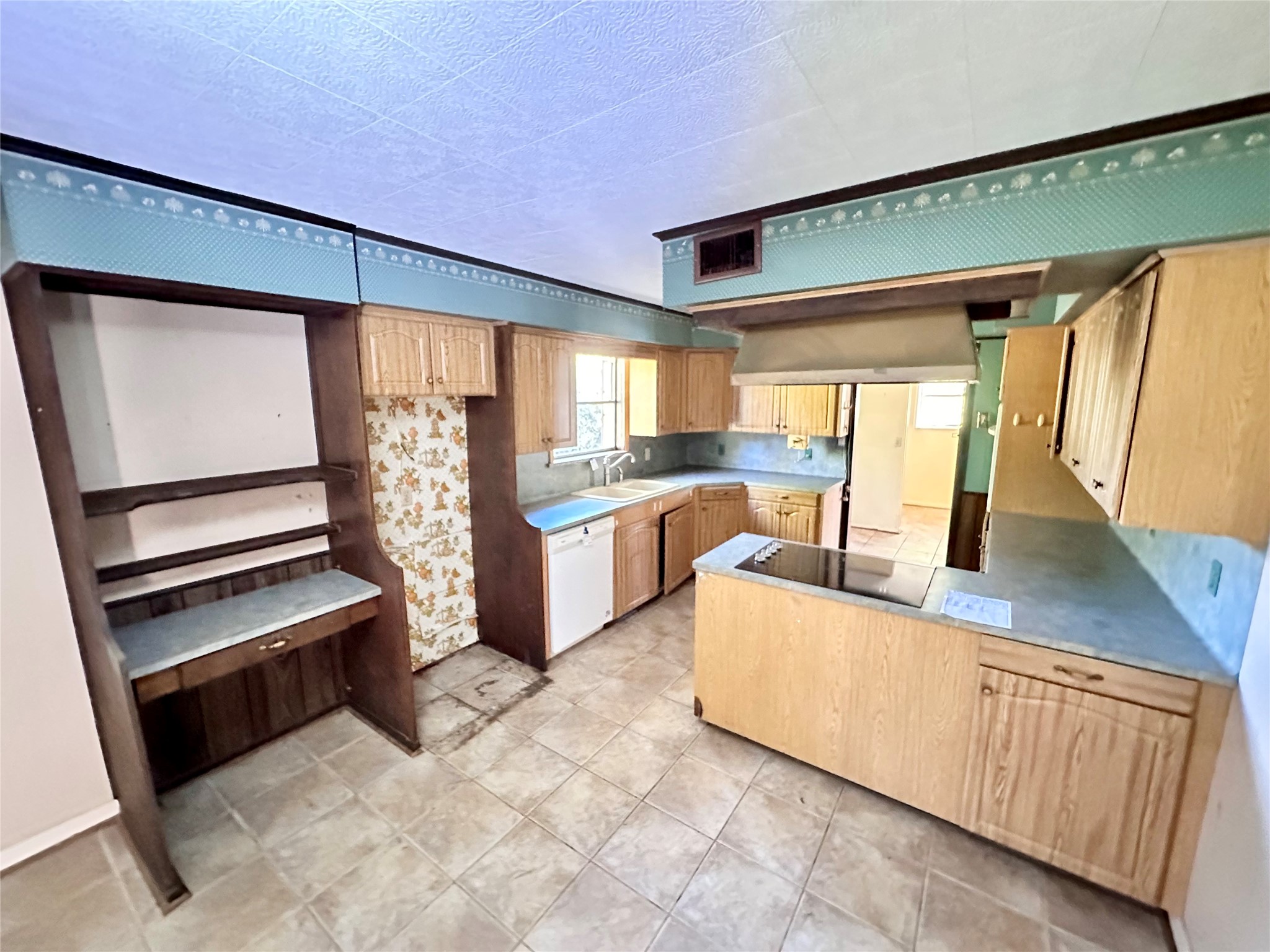 300 Holly Drive Property Photo 12