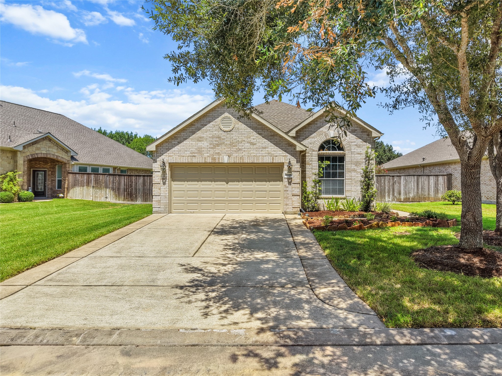 1225 N Riviera Circle Property Photo 3