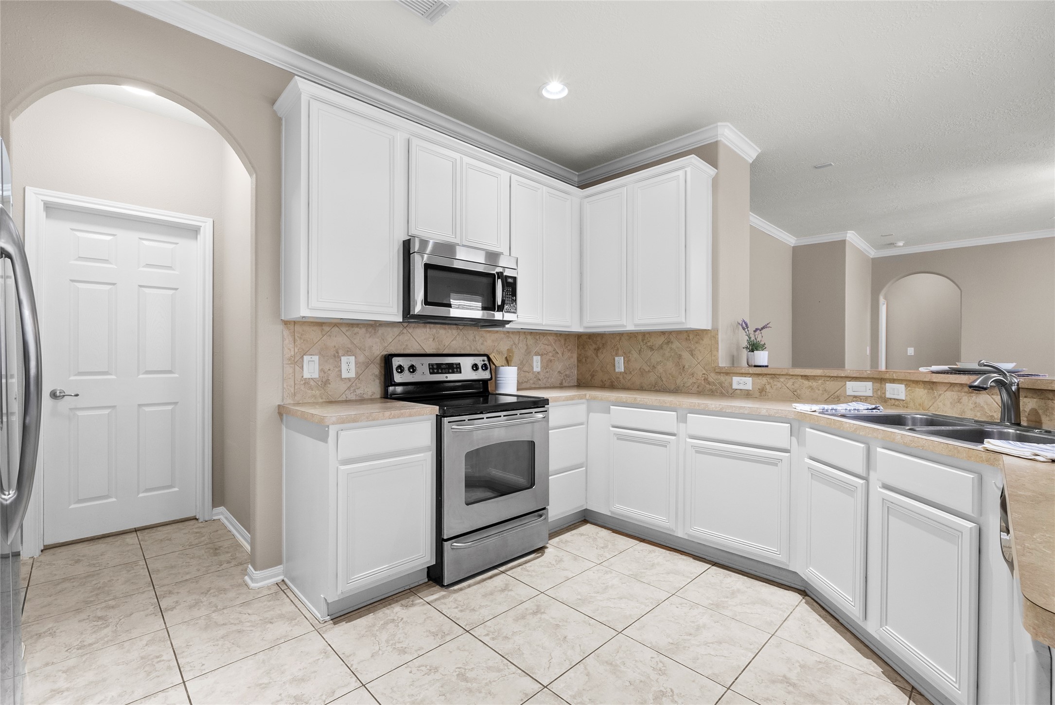 1225 N Riviera Circle Property Photo 12