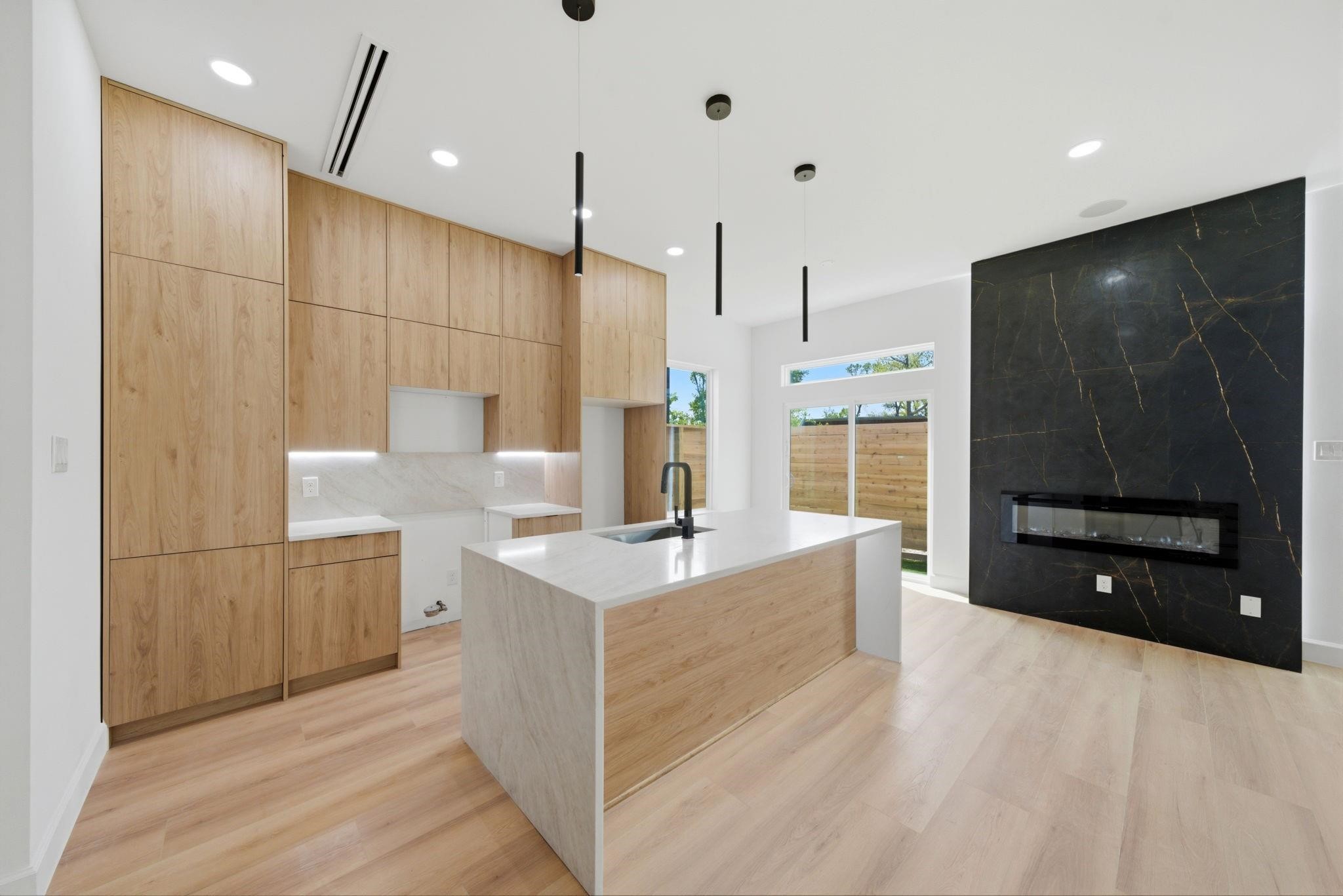 2021 Wilburforce Street W Property Photo 8