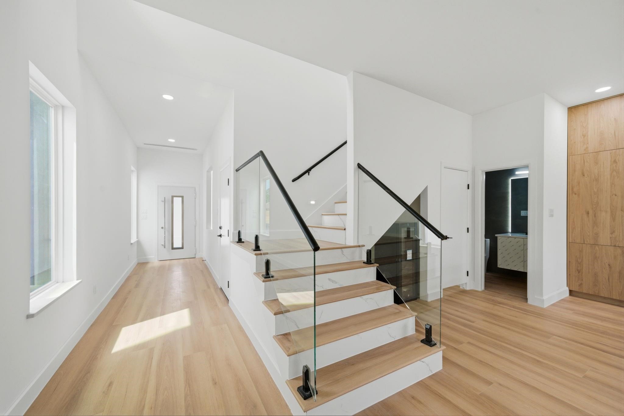2021 Wilburforce Street W Property Photo 32
