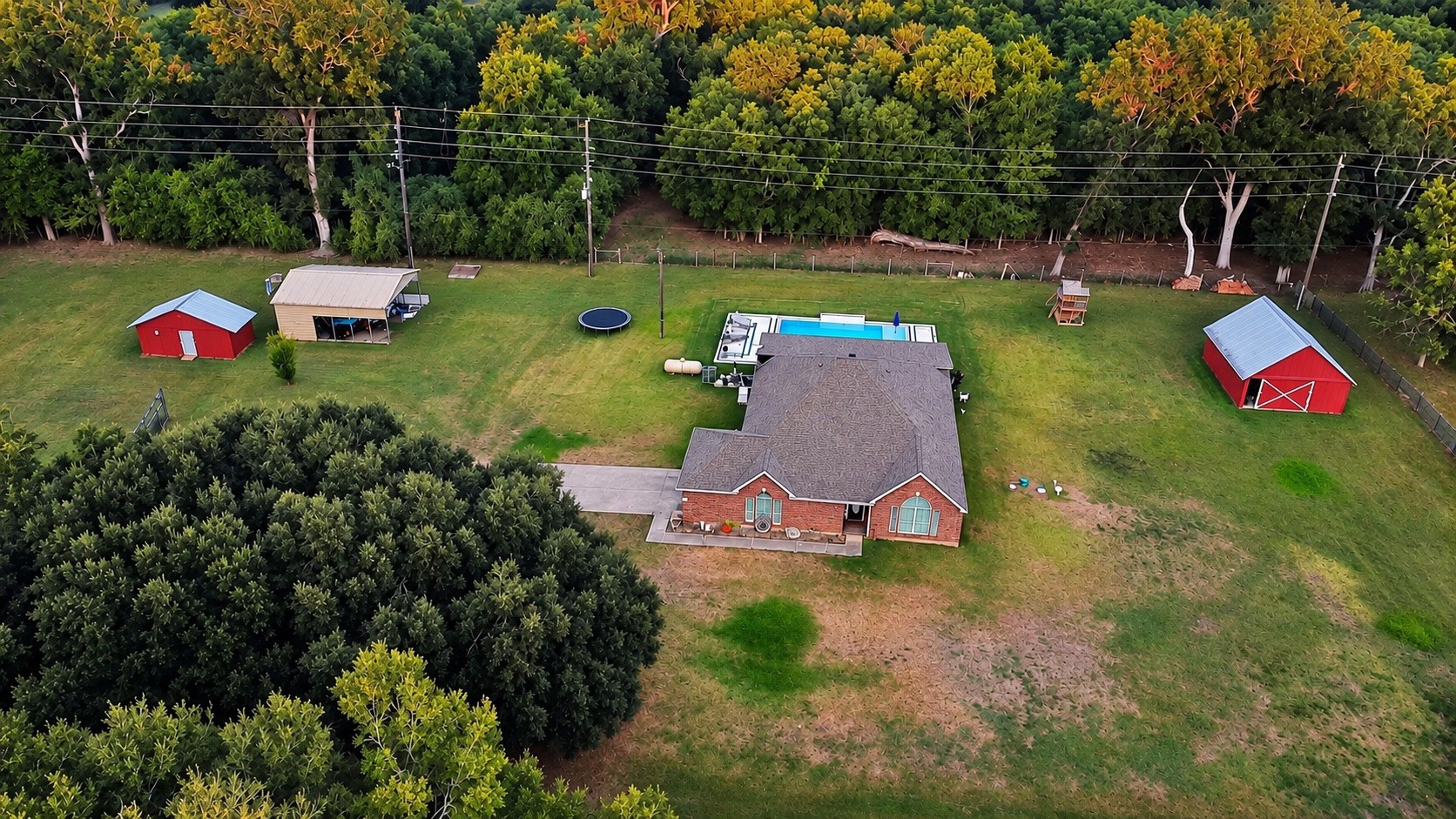 1114 Wagon Road Property Photo 5