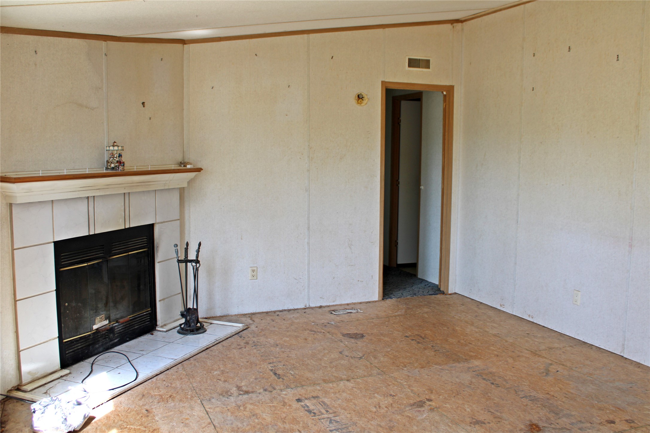 601 Travis Street Property Photo 4