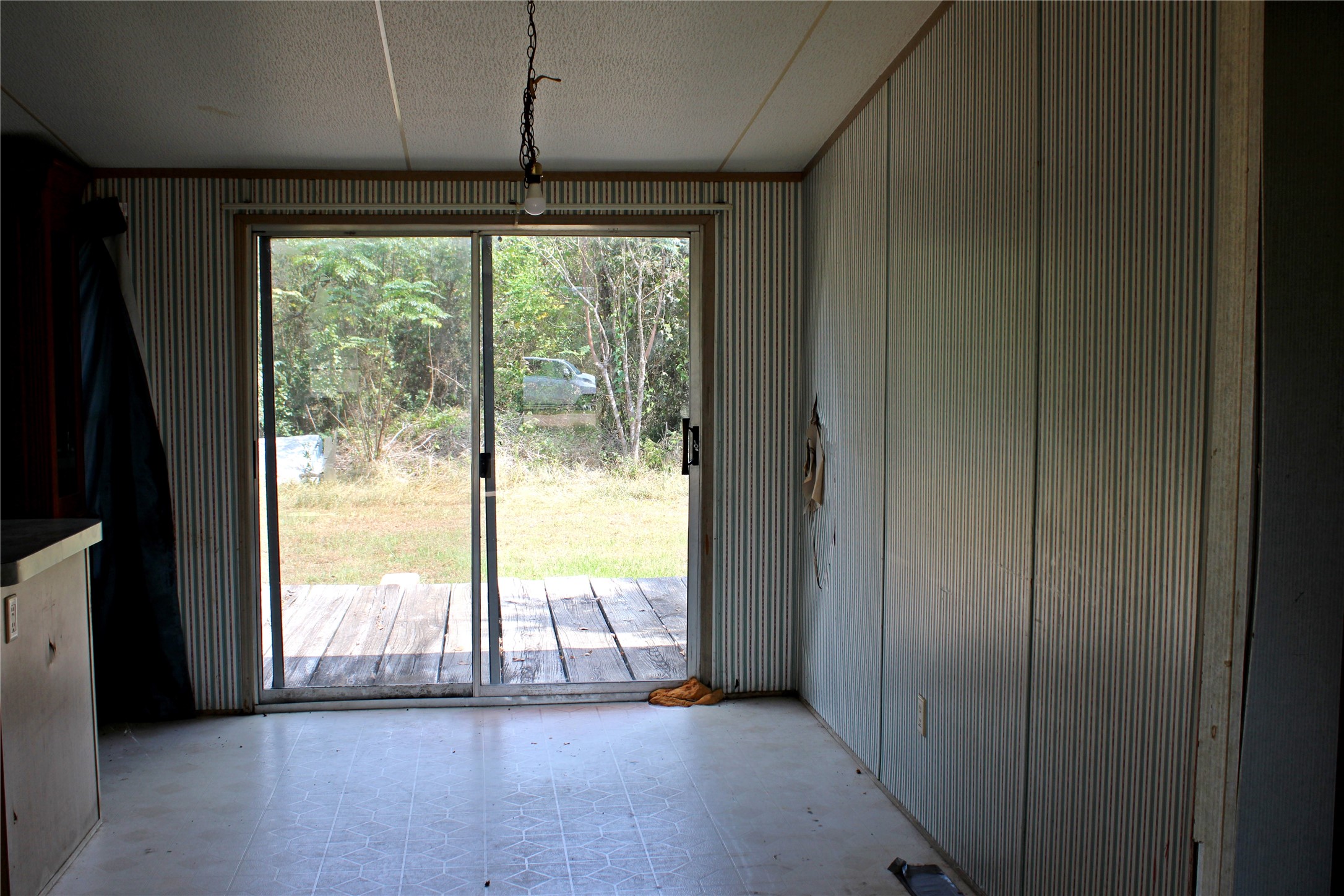601 Travis Street Property Photo 5