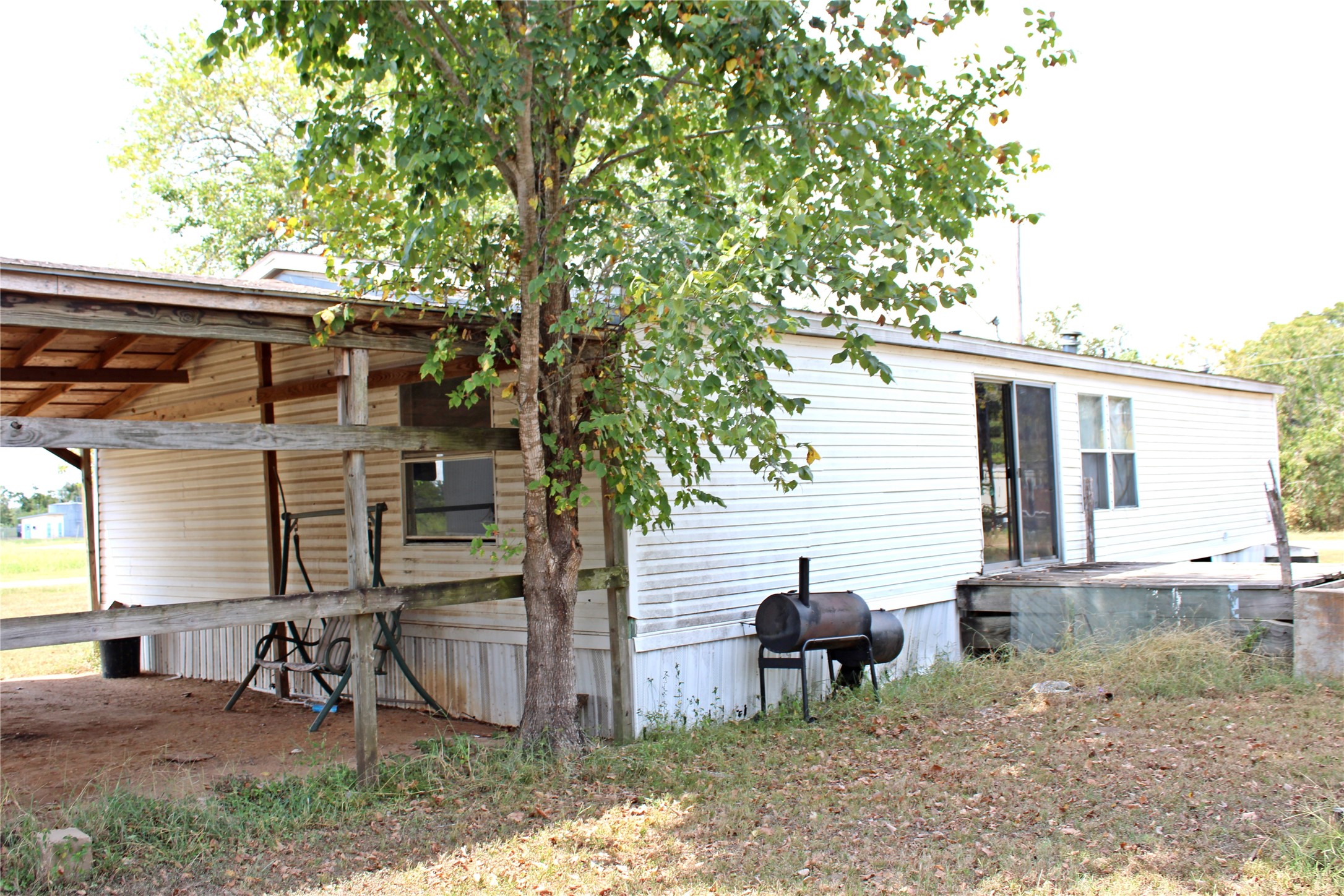 601 Travis Street Property Photo 10