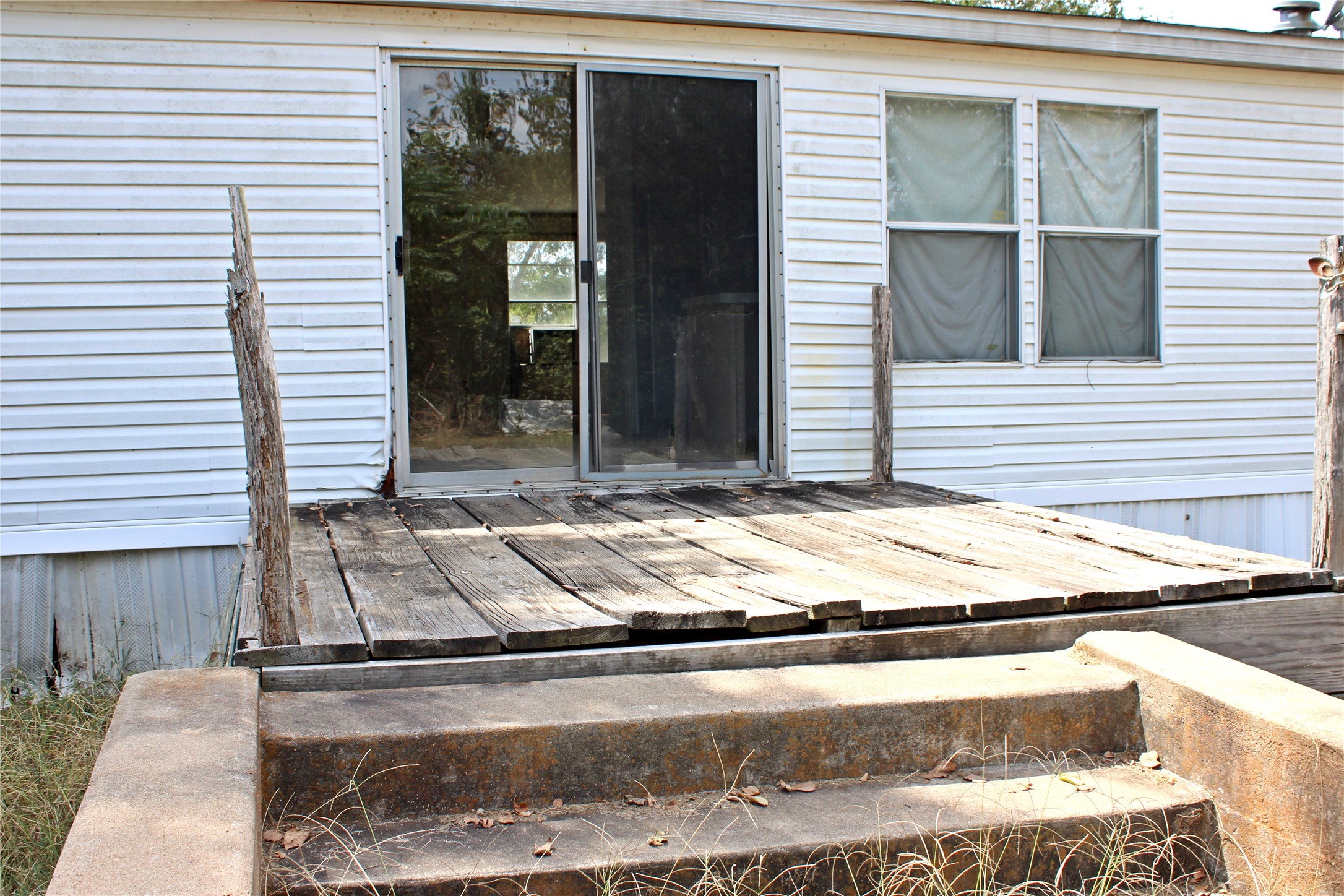 601 Travis Street Property Photo 11