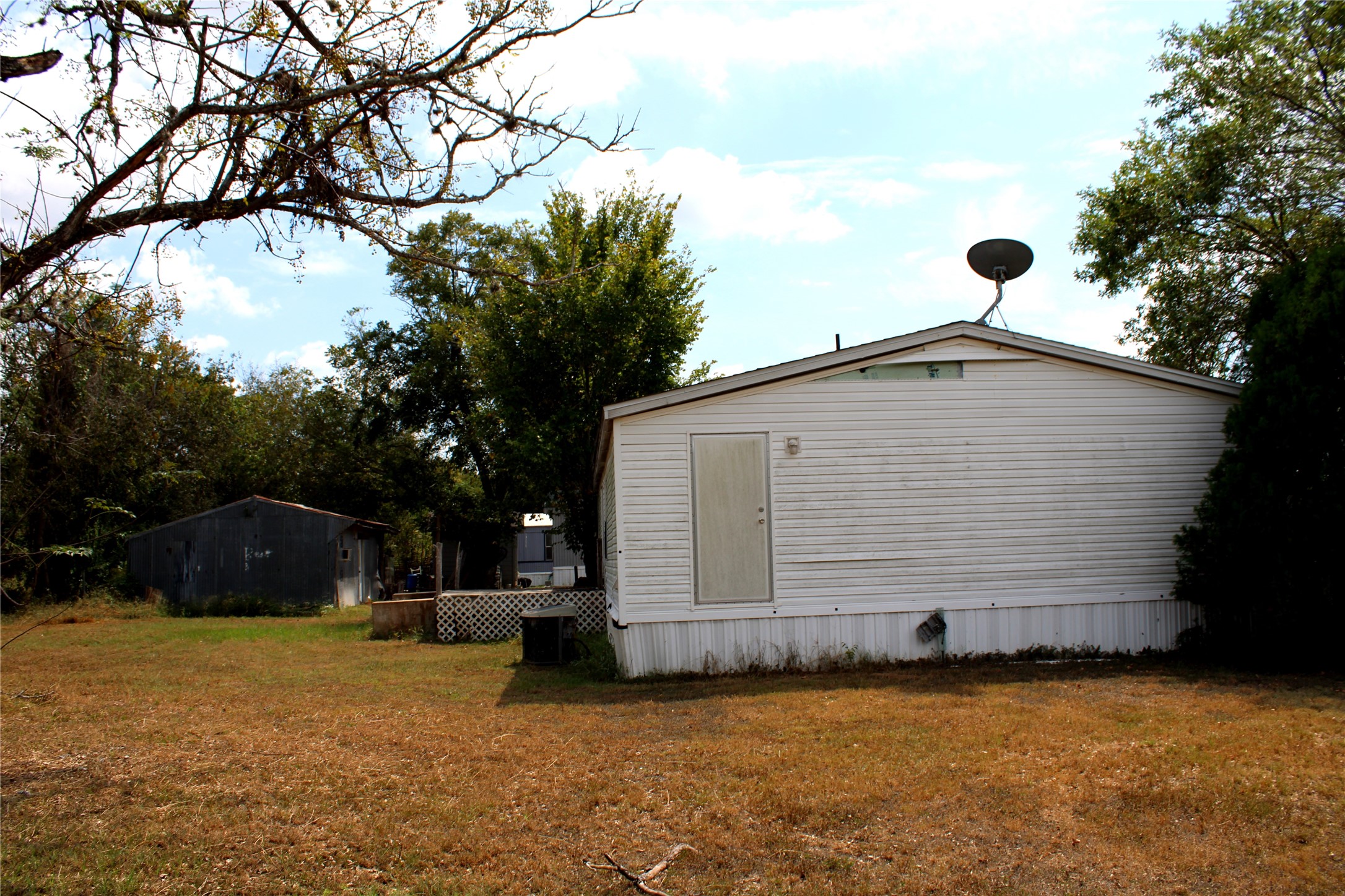 601 Travis Street Property Photo 16