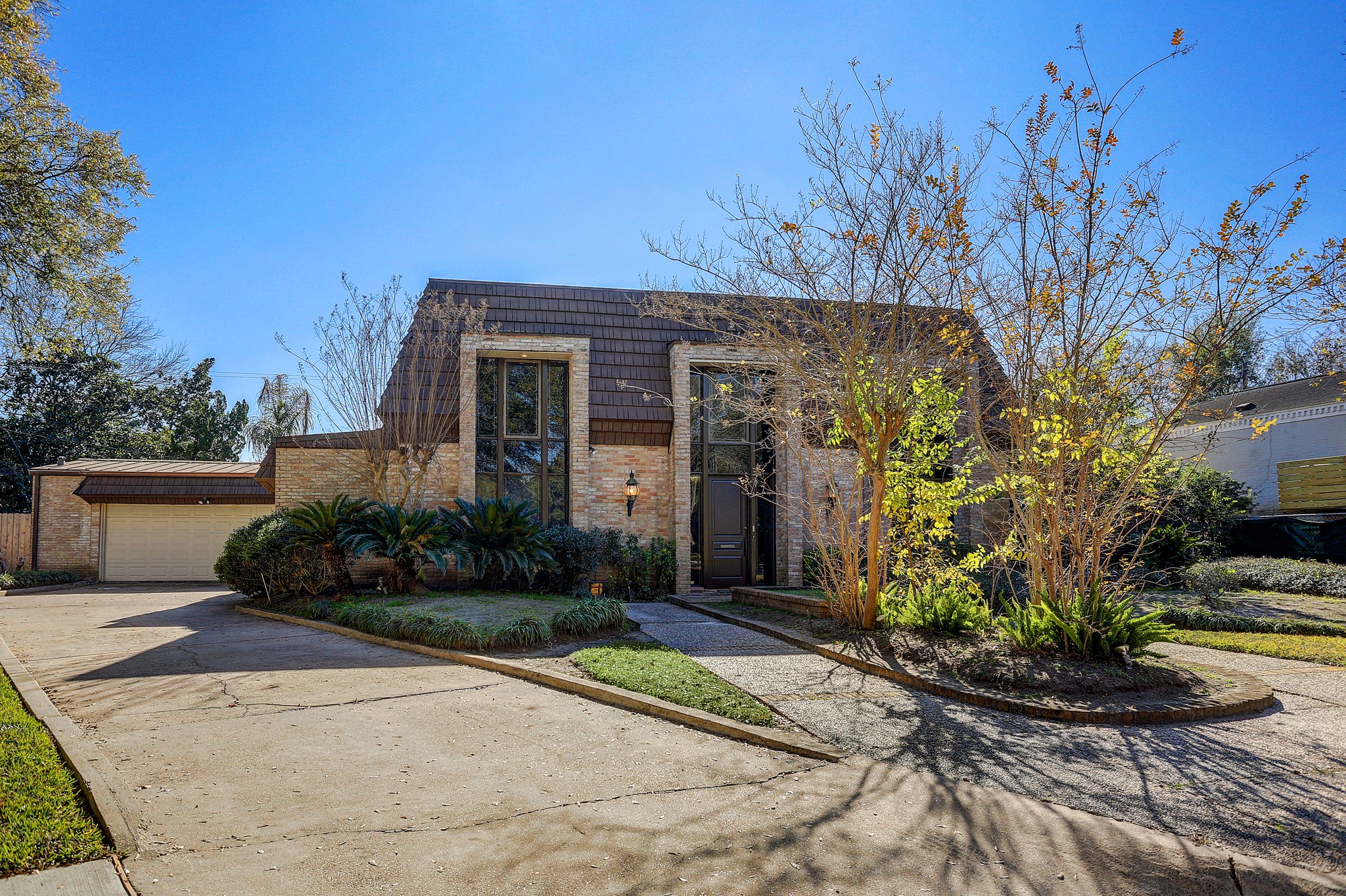 5203 Braesvalley Drive Property Photo 1
