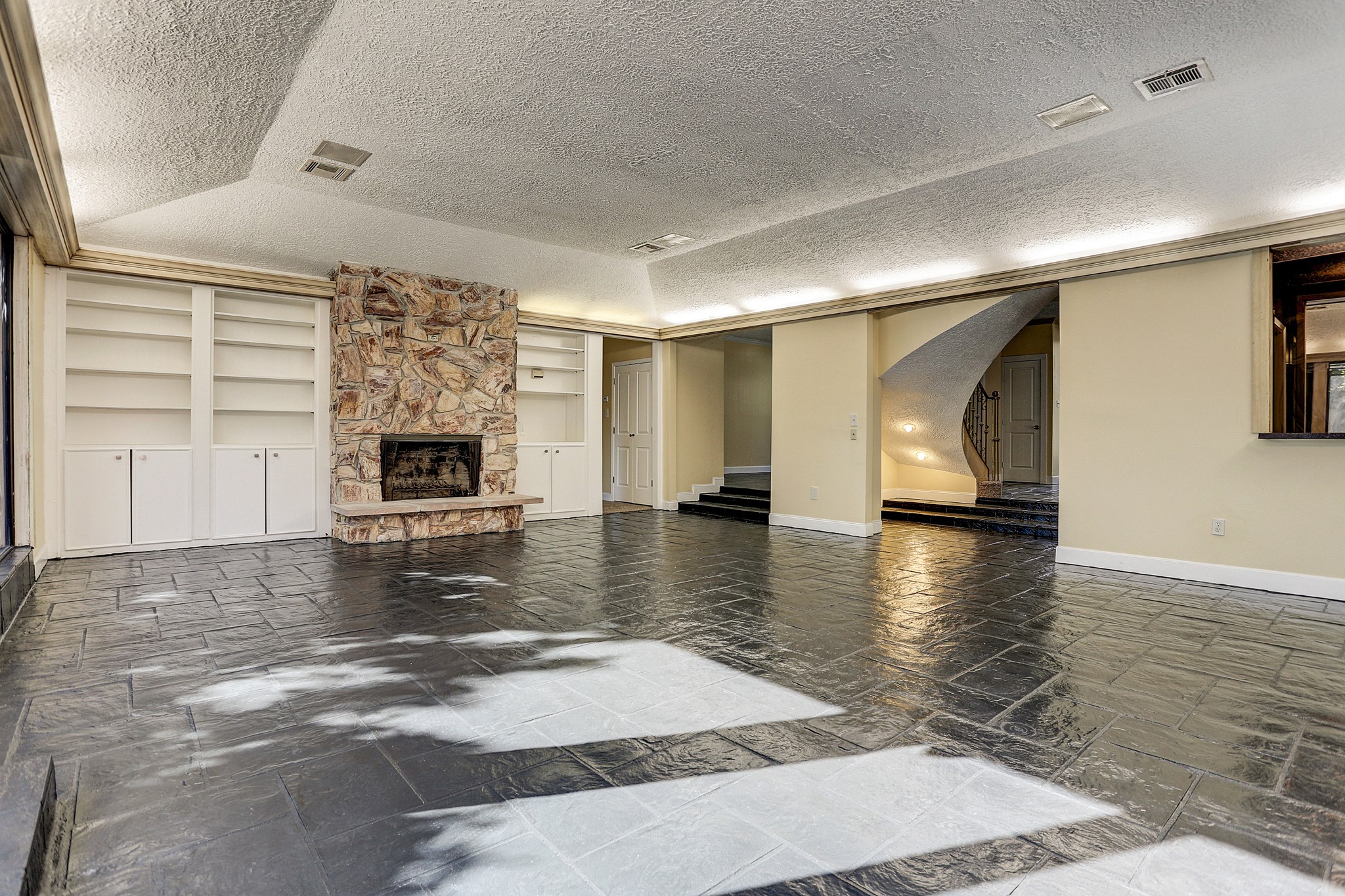 5203 Braesvalley Drive Property Photo 8