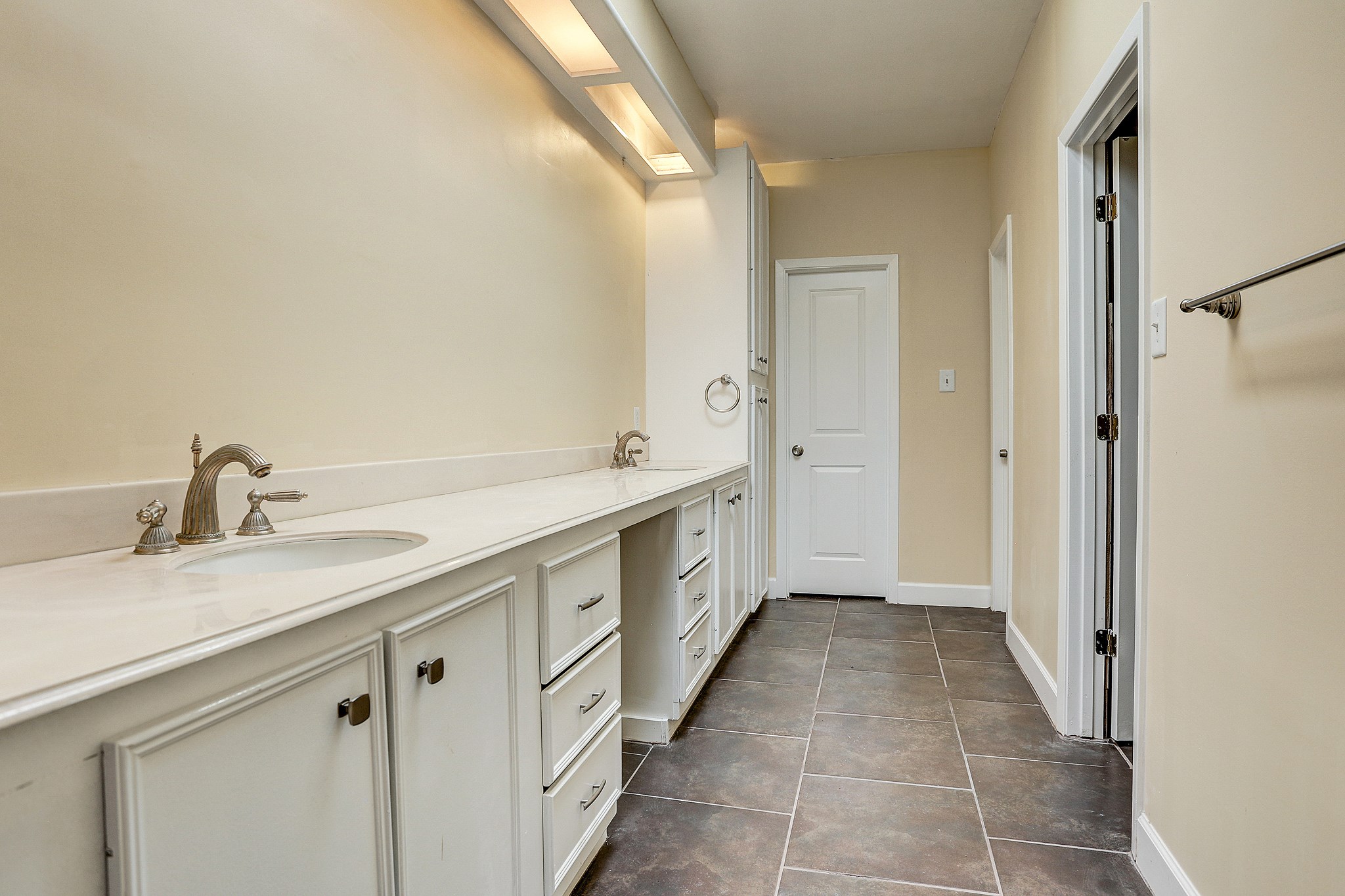 5203 Braesvalley Drive Property Photo 12