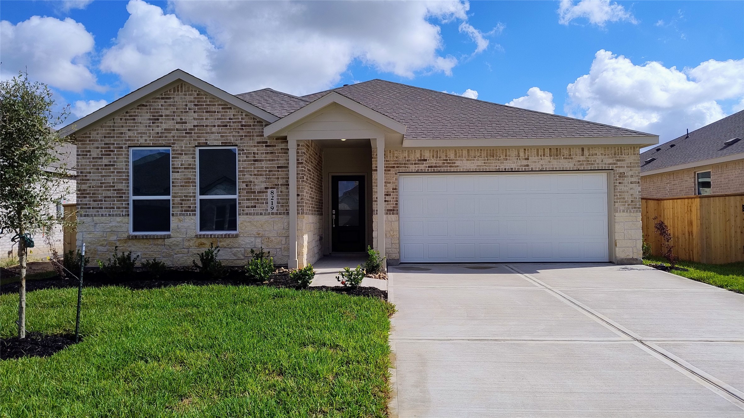 8219 Rustic Pine Trail Property Photo 1