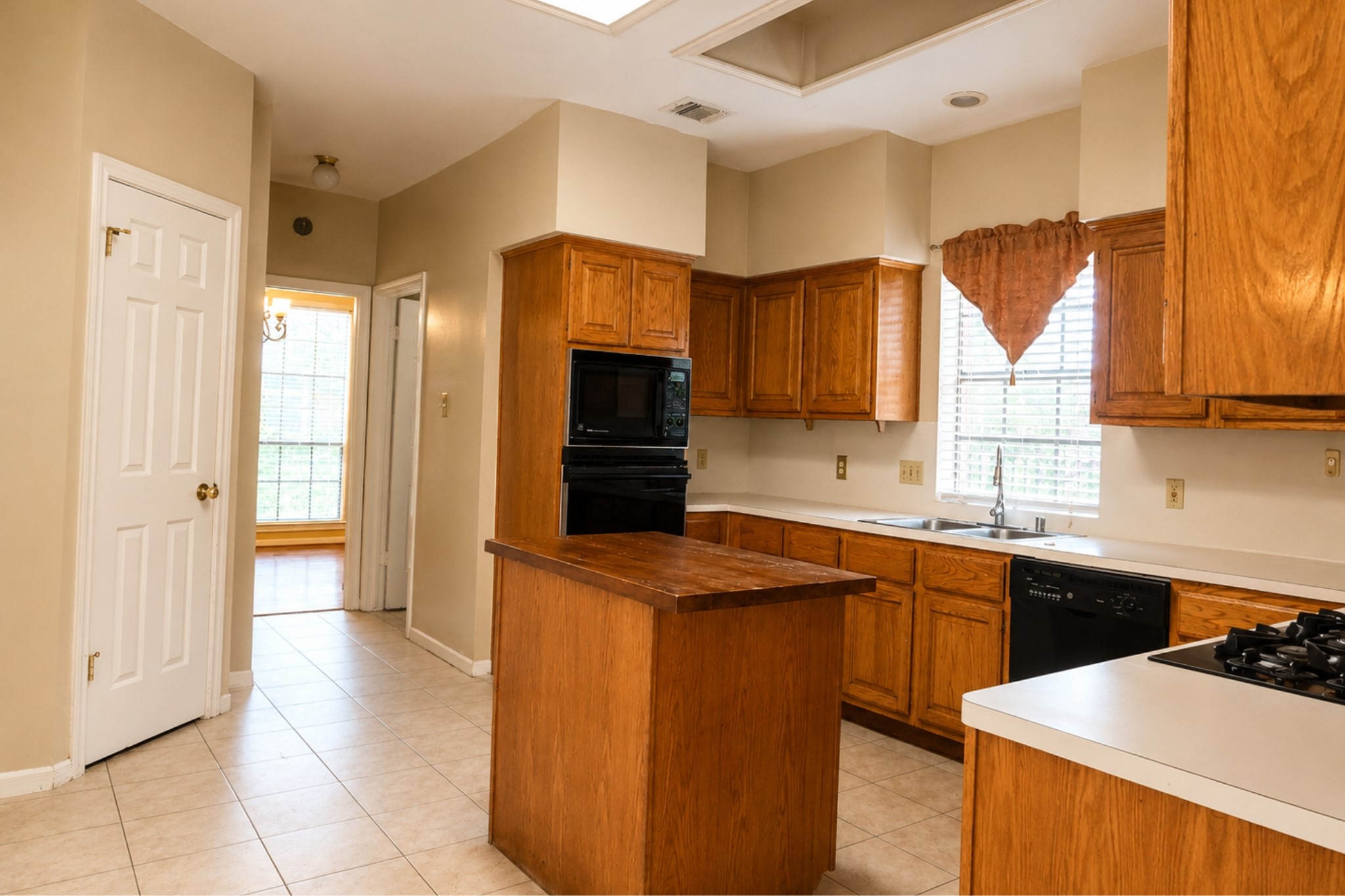 14423 Redbud Valley Trail Property Photo 9