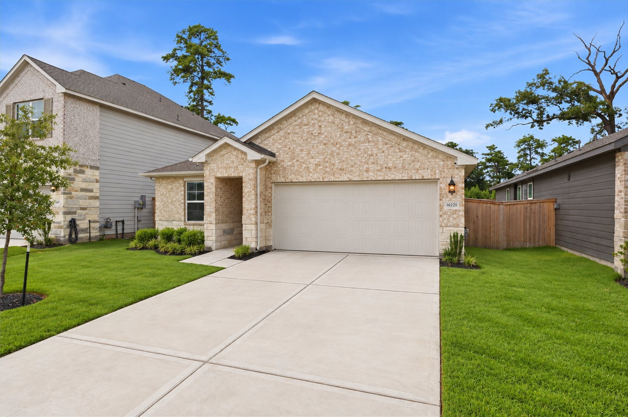16221 Parish Pointe Ct Property Photo 2