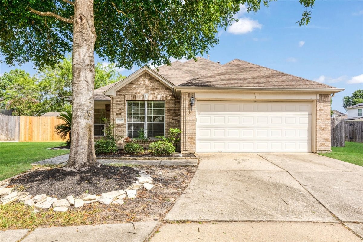 29927 Sunwillow Creek Drive Property Photo 1
