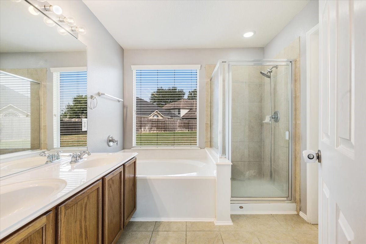 29927 Sunwillow Creek Drive Property Photo 7