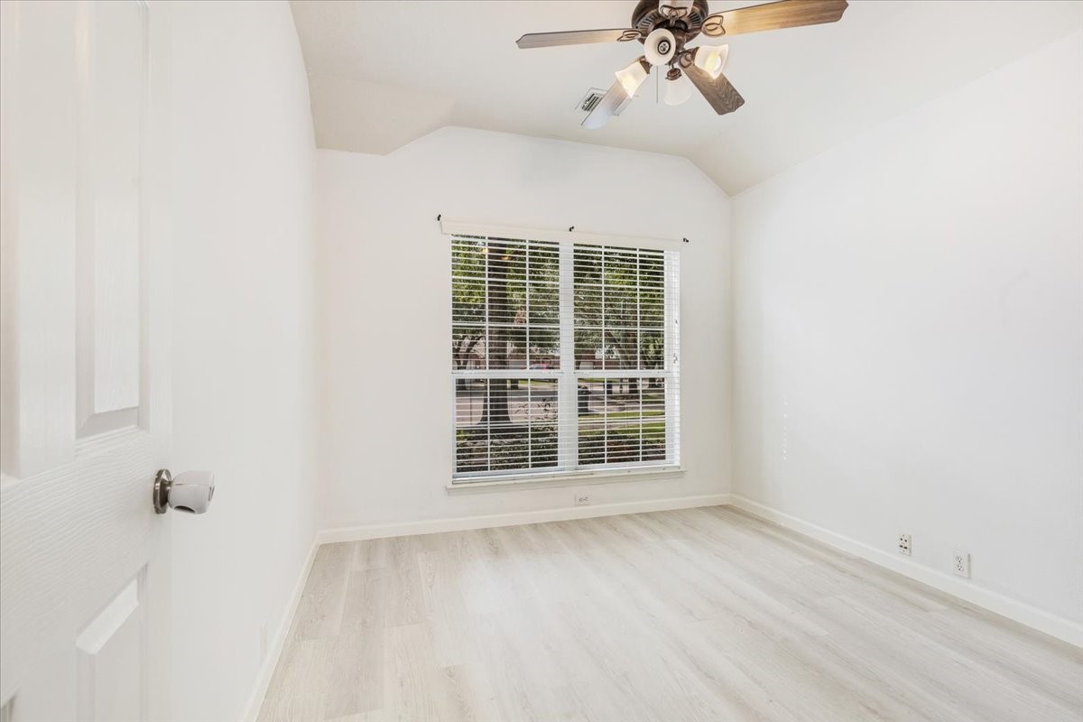 29927 Sunwillow Creek Drive Property Photo 13