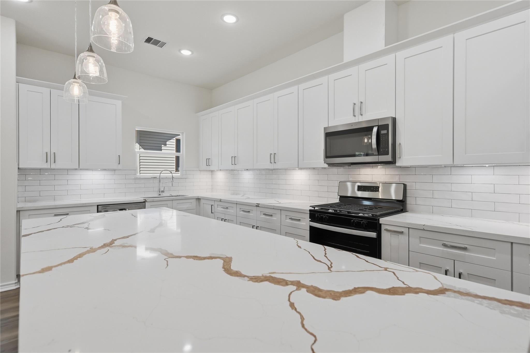 630 Charter Street, Columbus Tx 78934 Property Photo 6