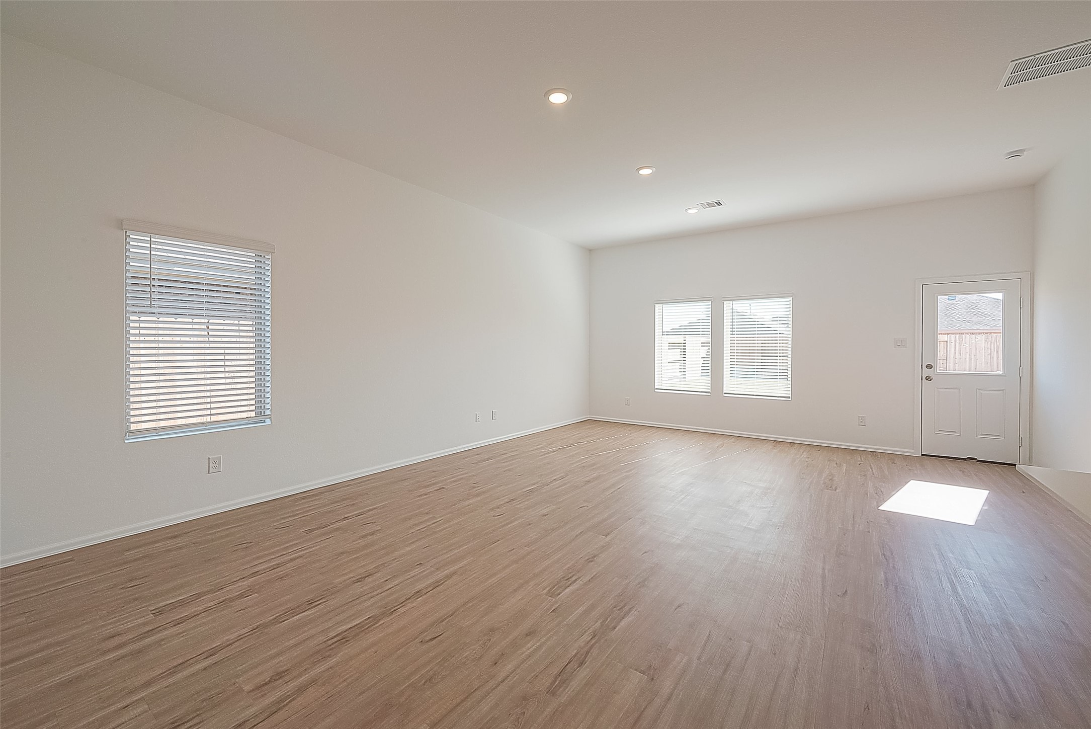 27123 Breakaway Lane Property Photo 5