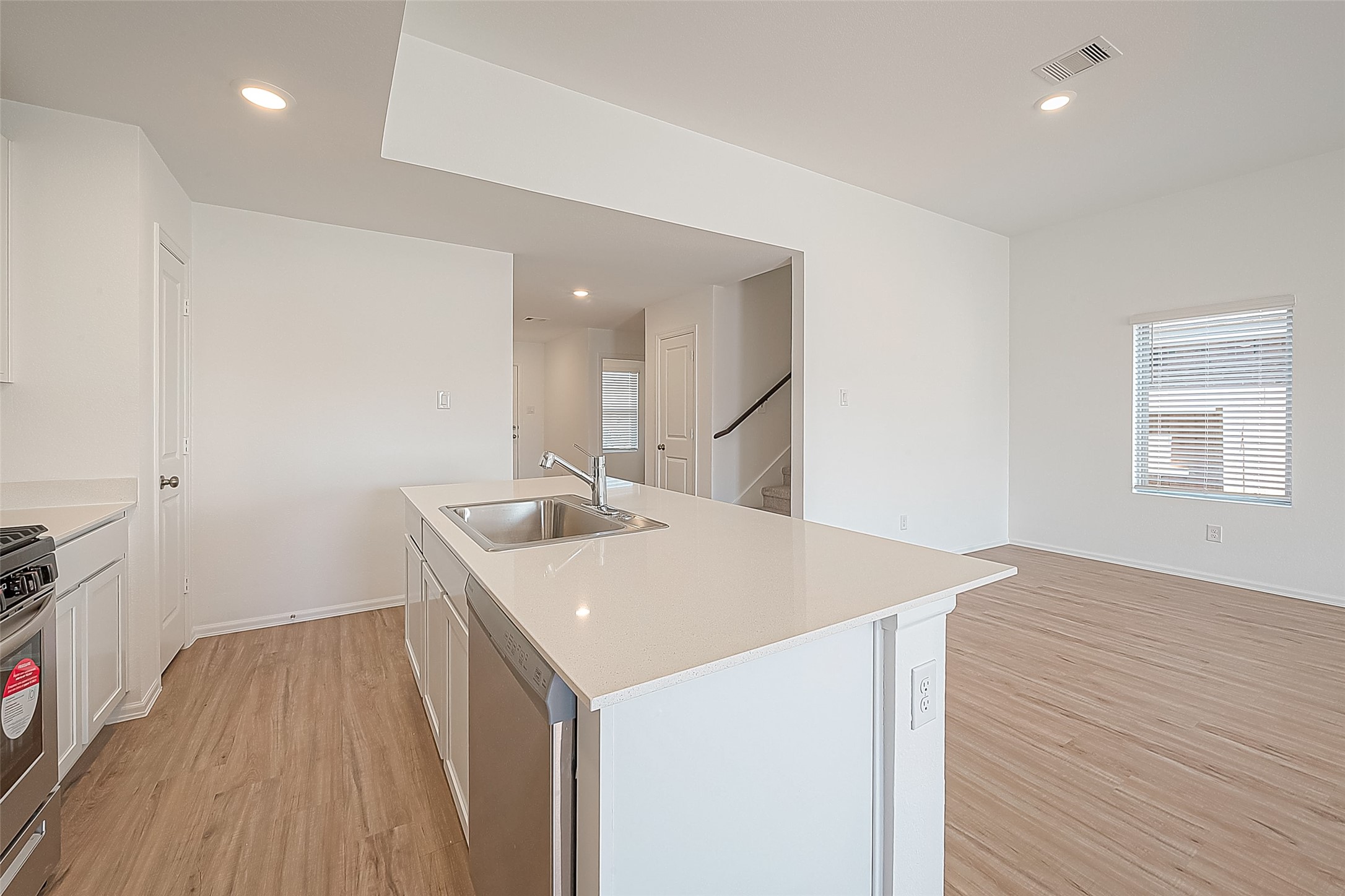 27123 Breakaway Lane Property Photo 8