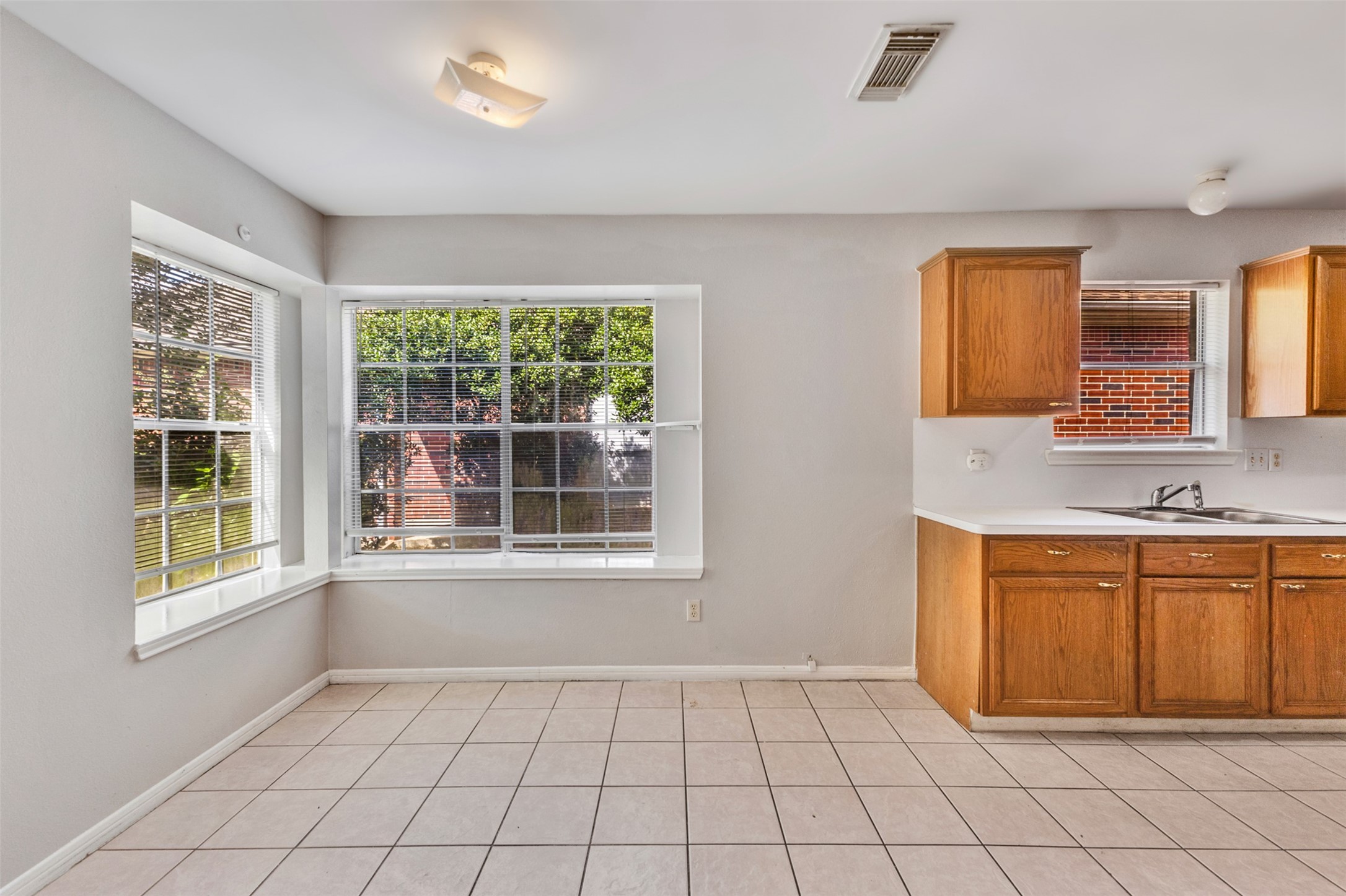 7434 Parkland Manor Drive Property Photo 4