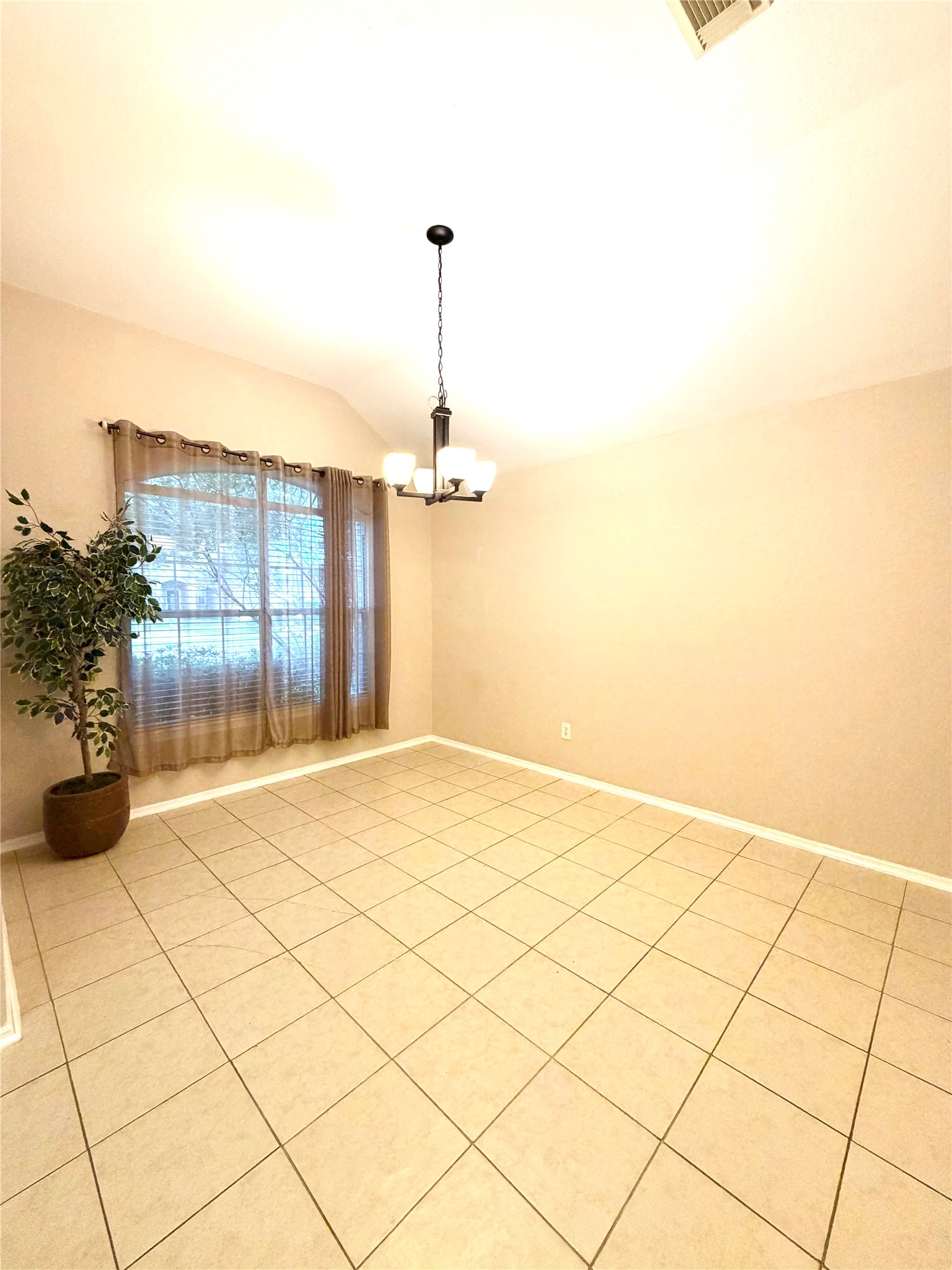 16606 Cold Harbor Lane Property Photo 6