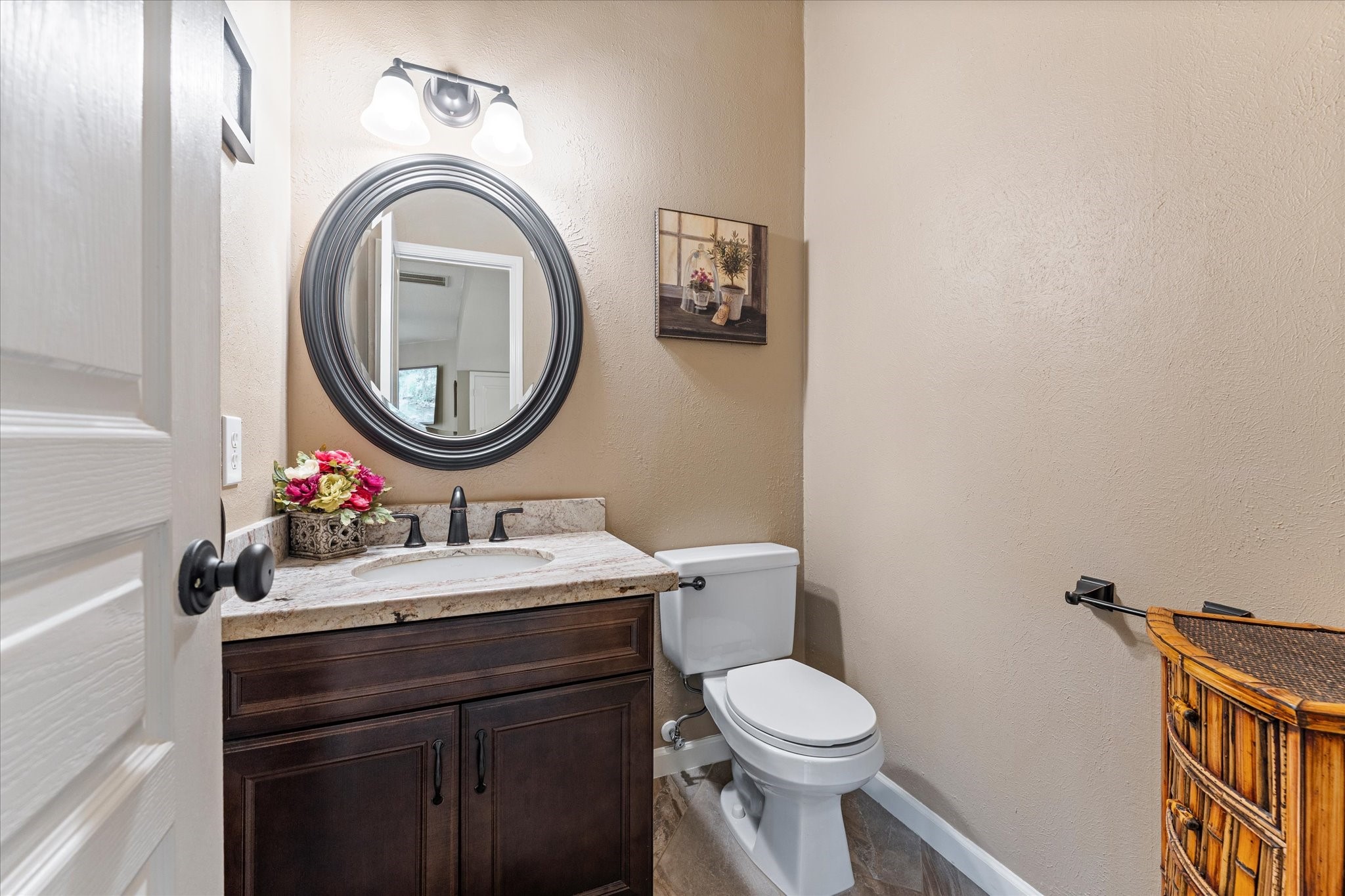 50 N Hollylaurel Circle Property Photo 6