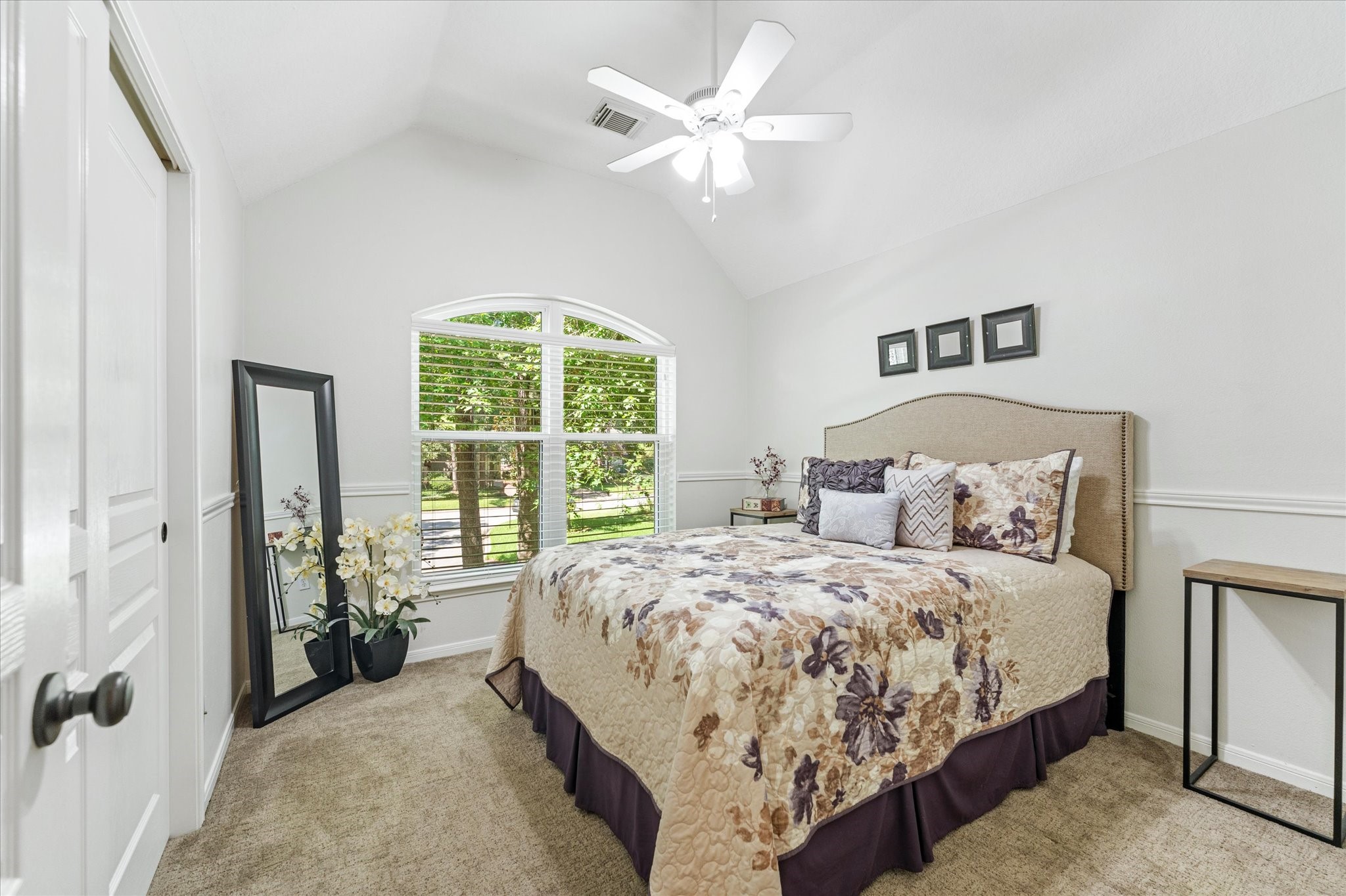 50 N Hollylaurel Circle Property Photo 19
